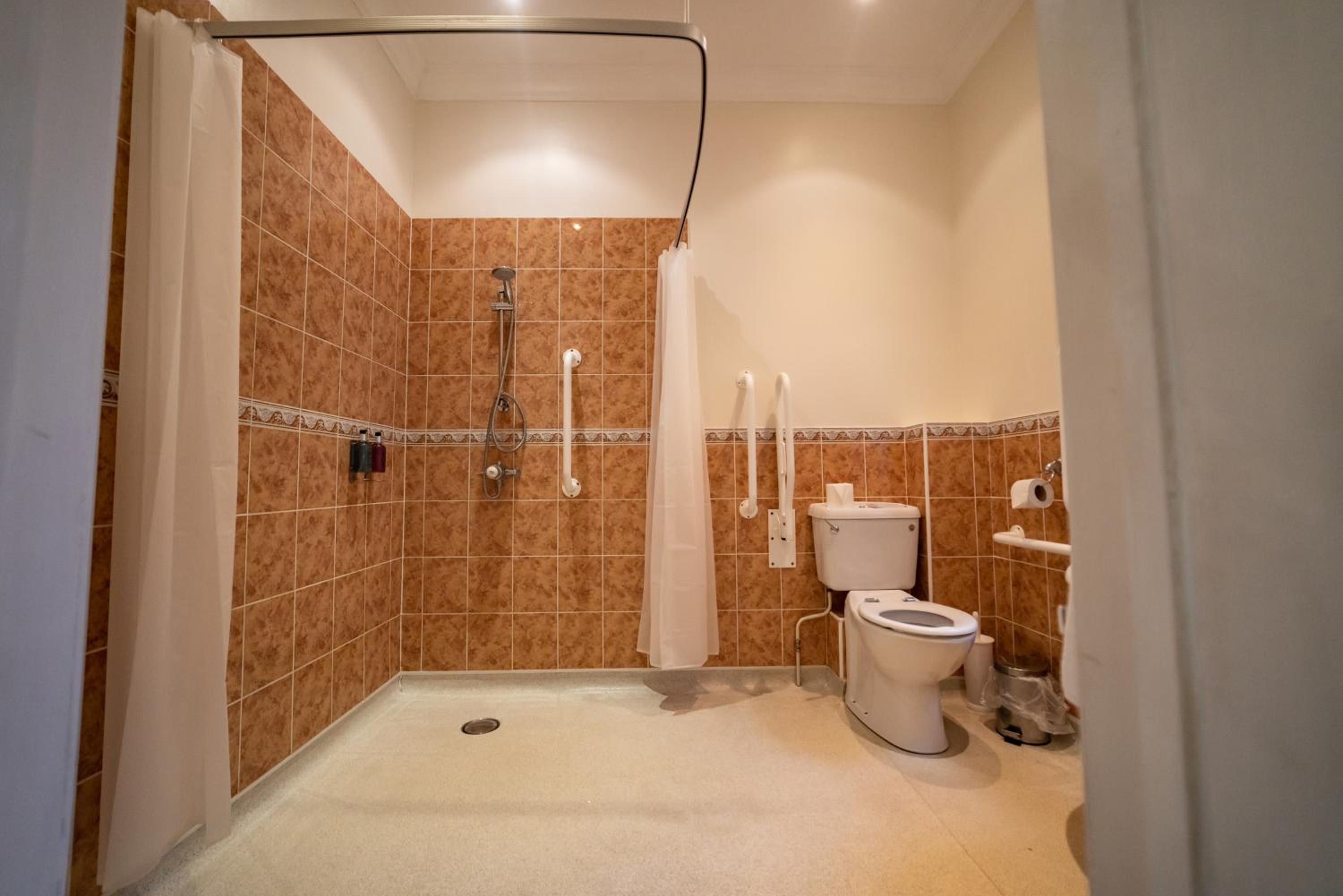 Double or Twin Room - Disability Access - Photo 9