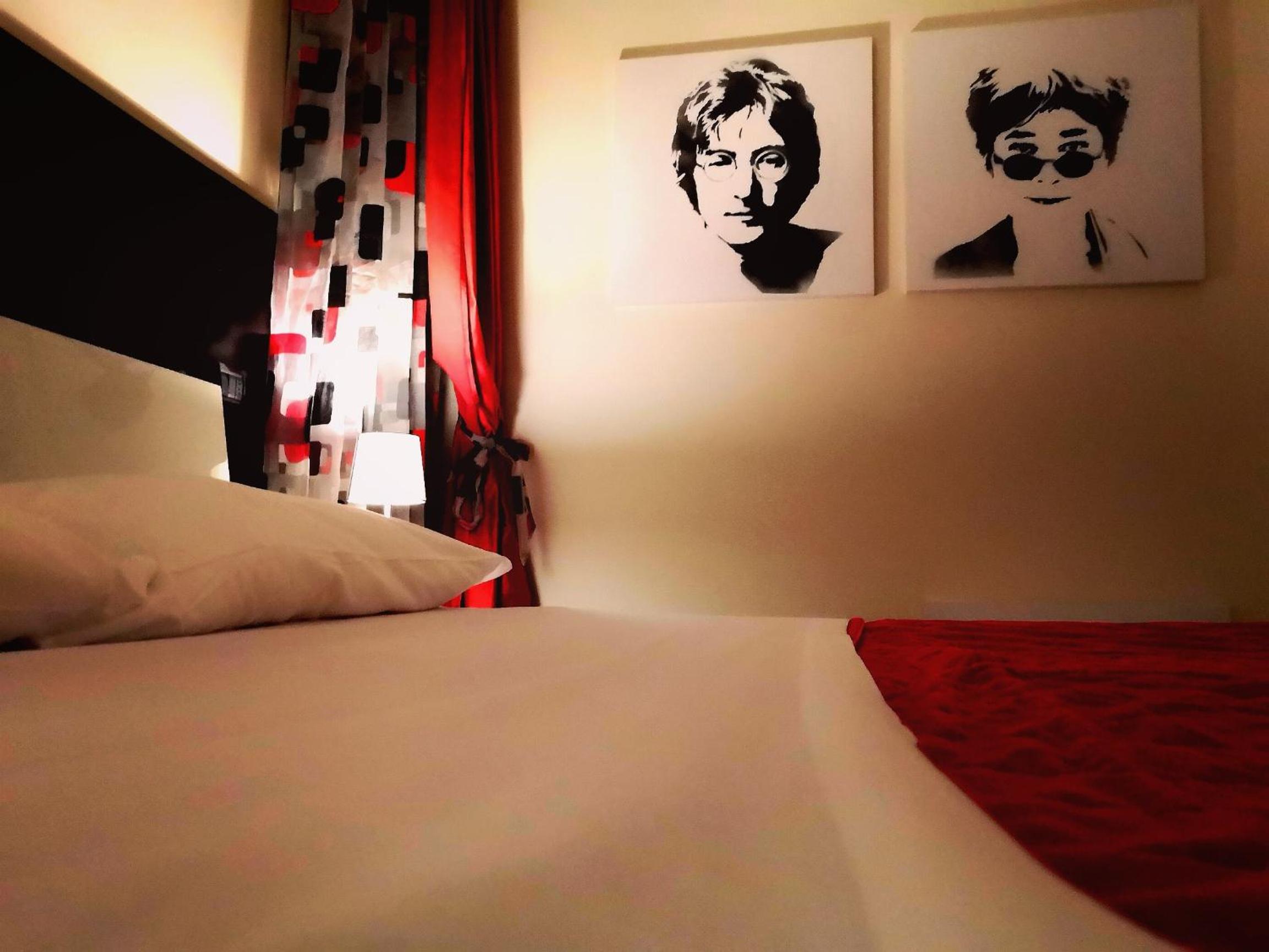 Deluxe Room - Photo 5