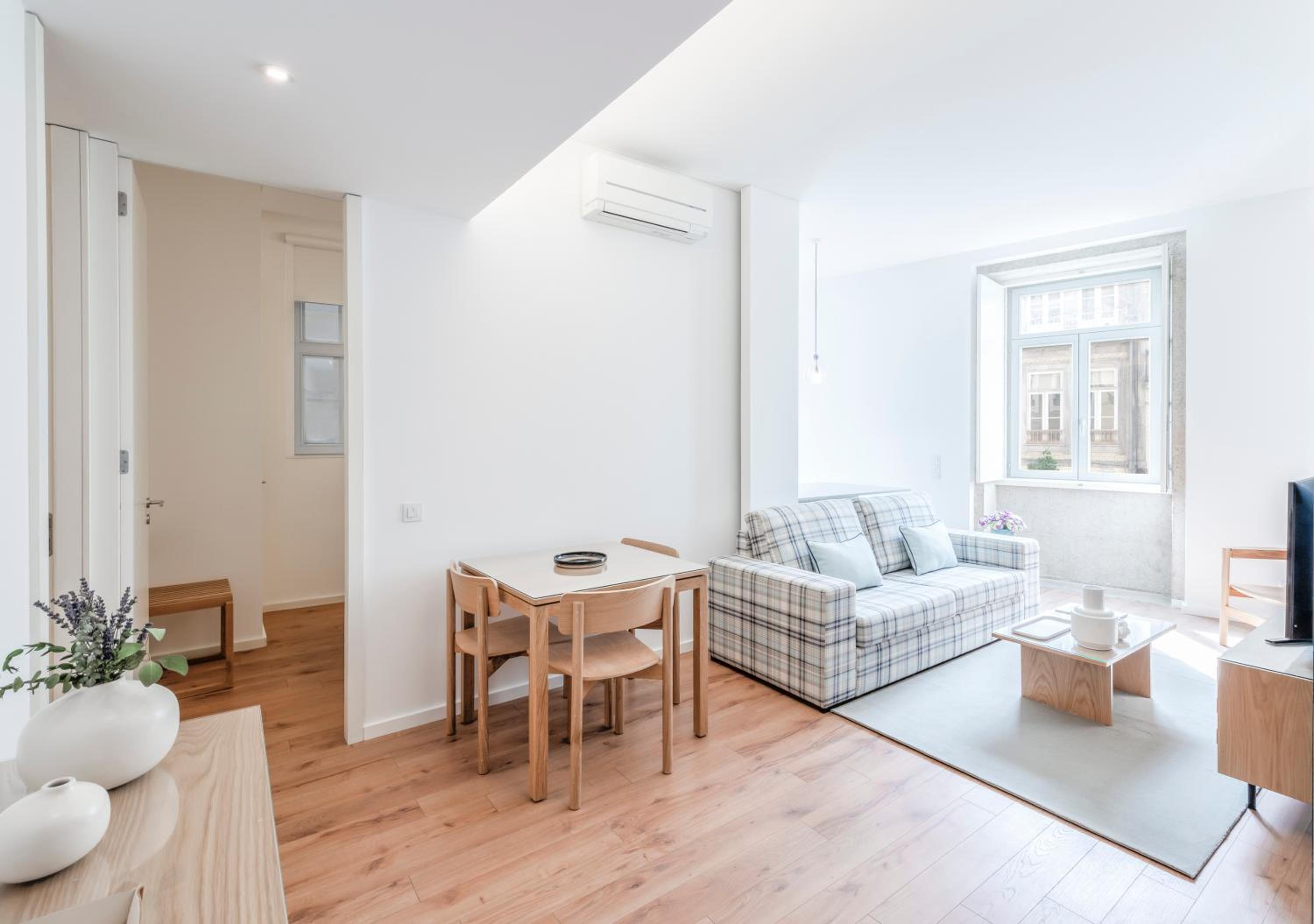 Standard Apartment with One Double Bed and One Single Bed - Photo 4