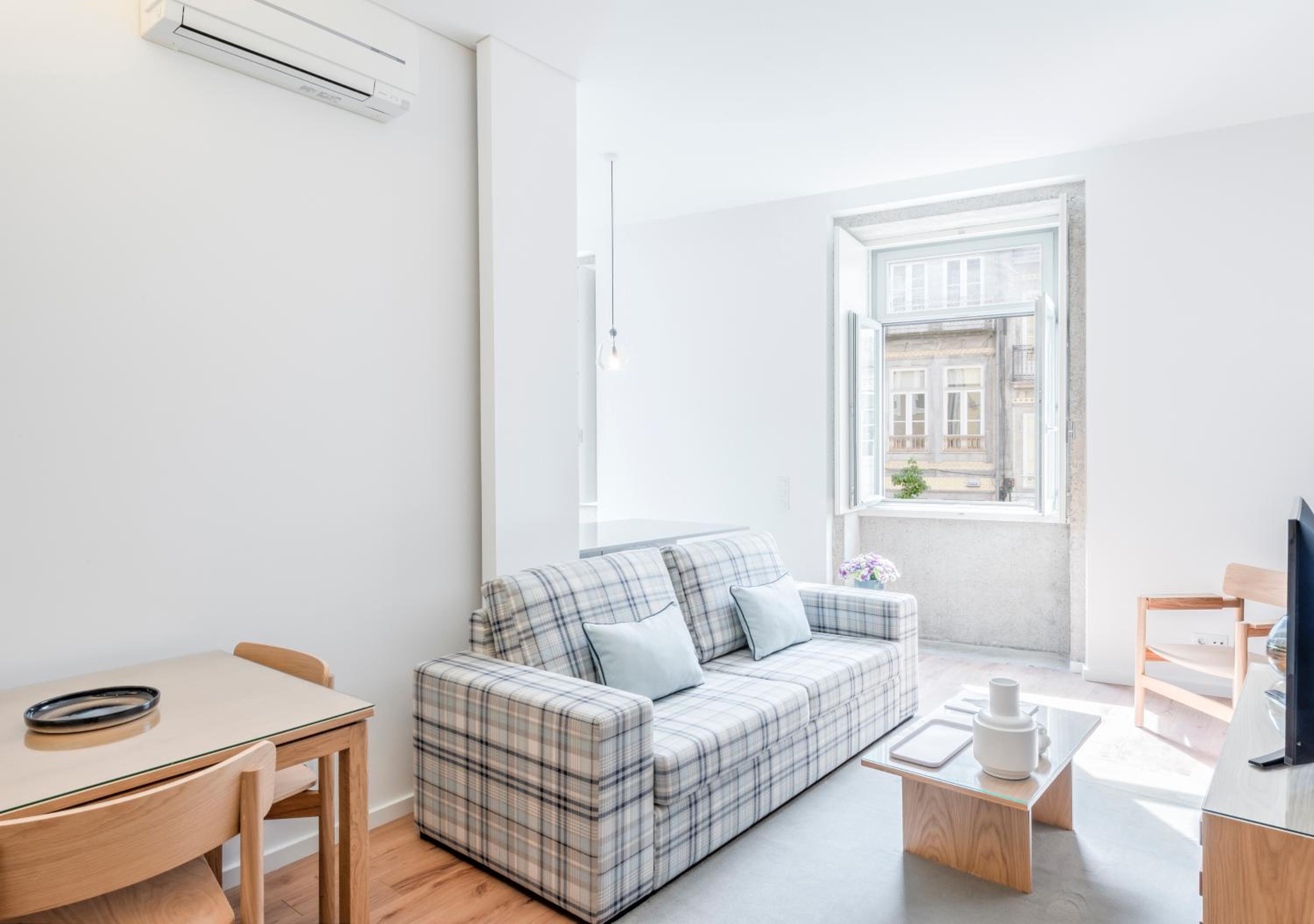 Standard Apartment with One Double Bed and One Single Bed - Photo 3