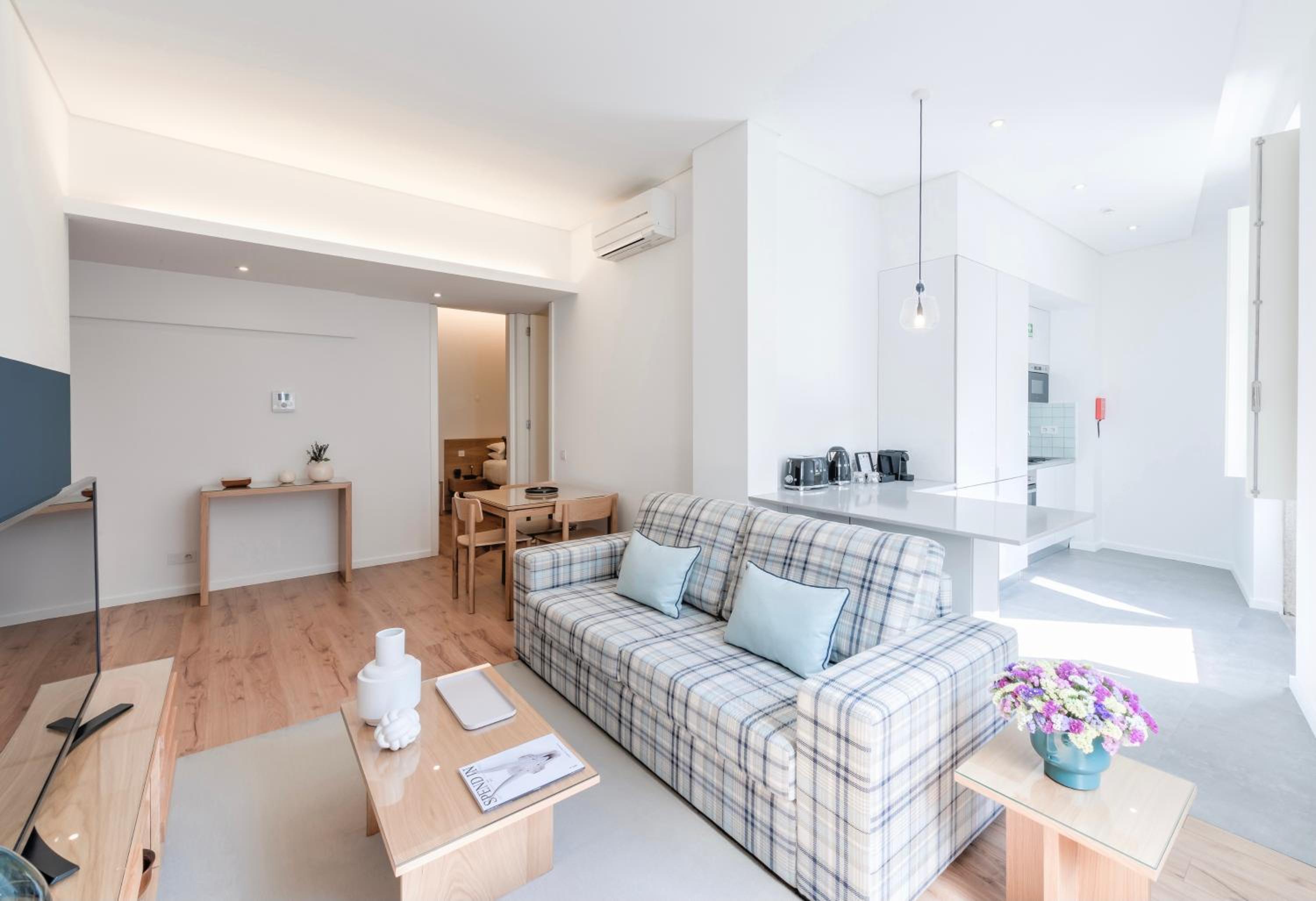 Standard Apartment with One Double Bed and One Single Bed - Photo 7