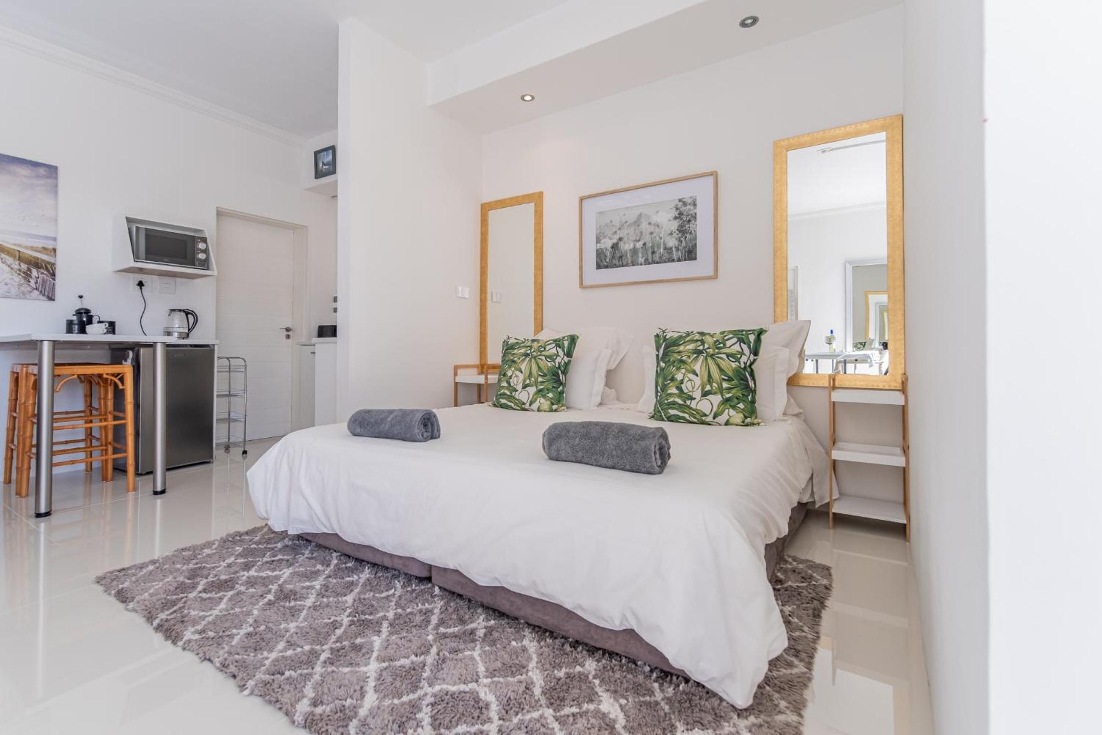 Studio Apartment photo 1