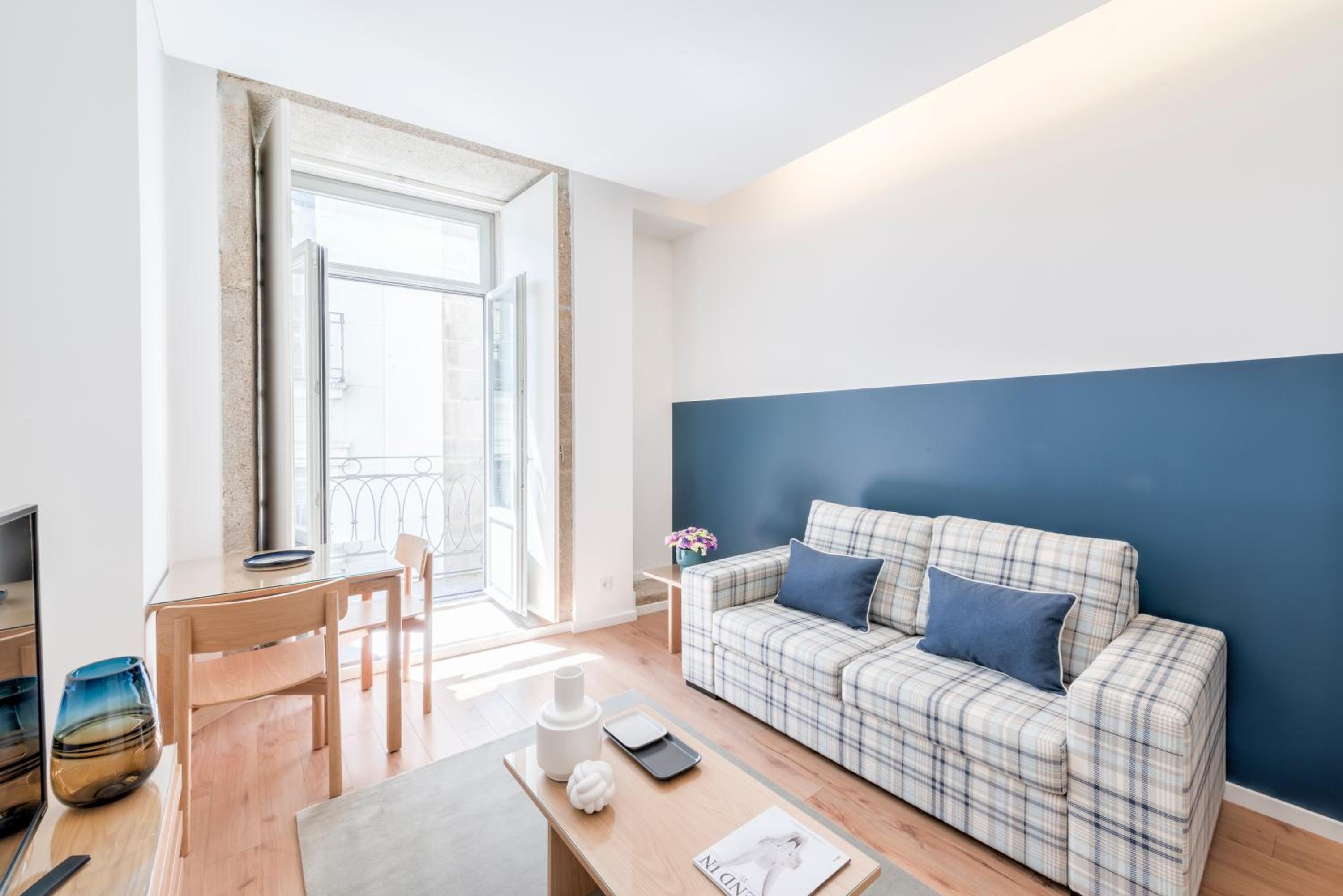 Superior One-Bedroom Apartment - Photo 11