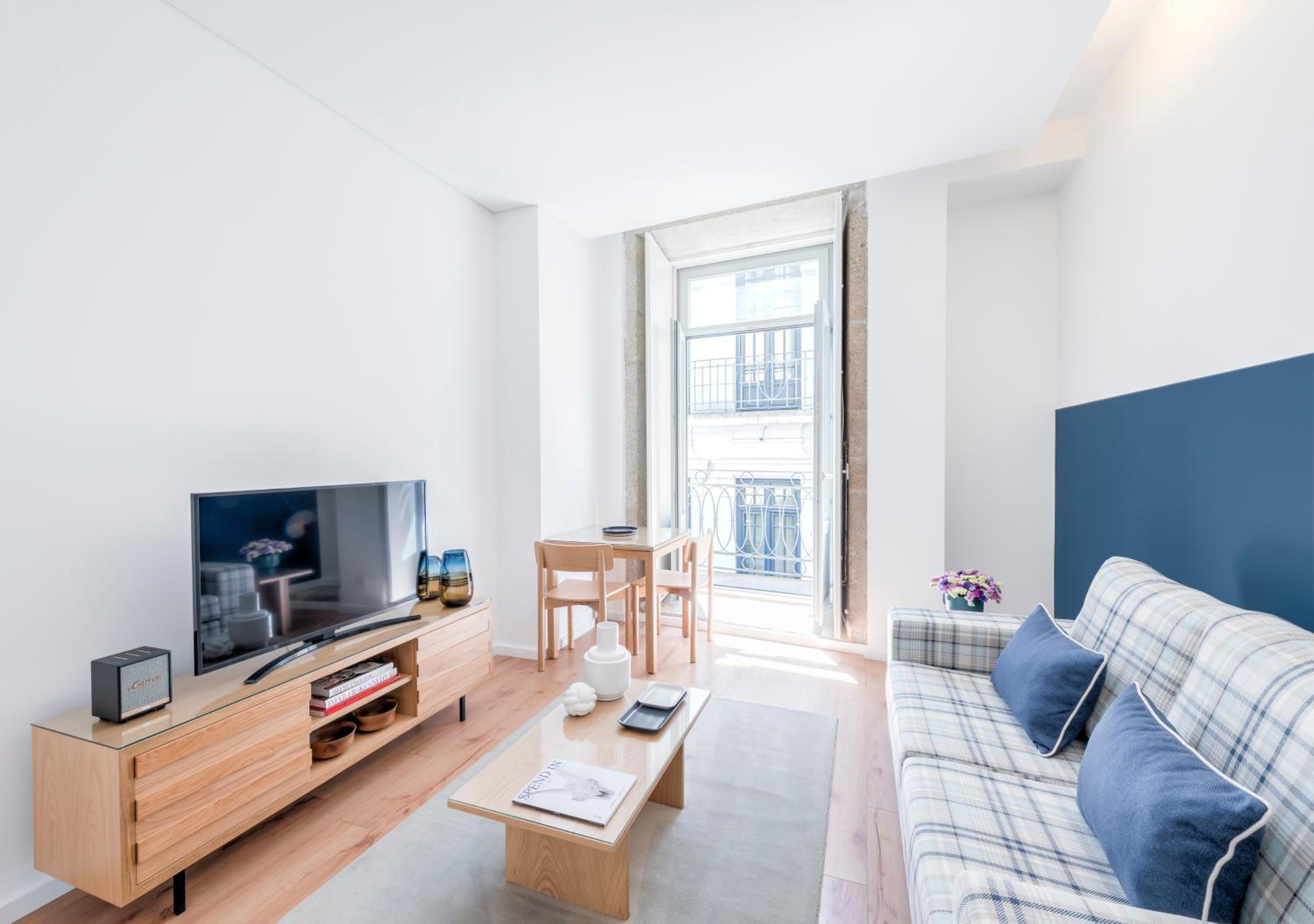 Superior One-Bedroom Apartment - Photo 10