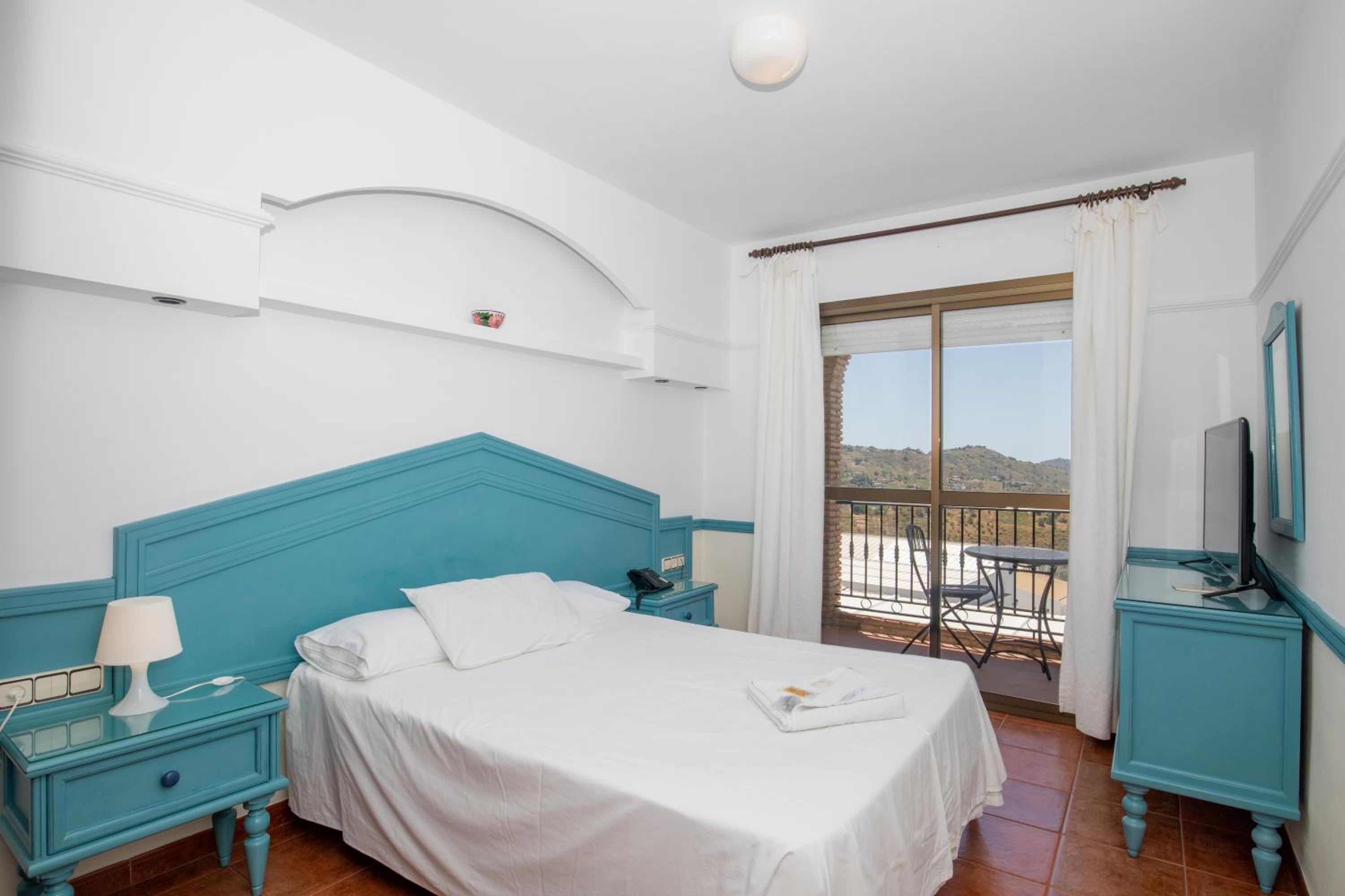 Double or Twin Room with Balcony - Photo 7