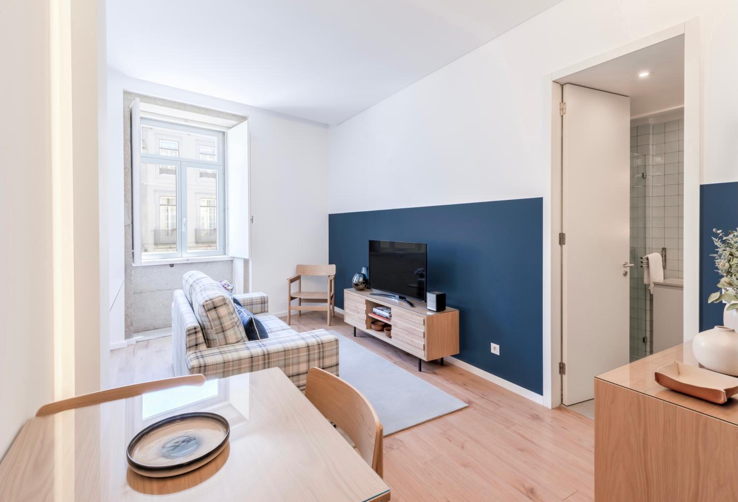 Apartment with One Double Bed and One Single Bed - Photo 1