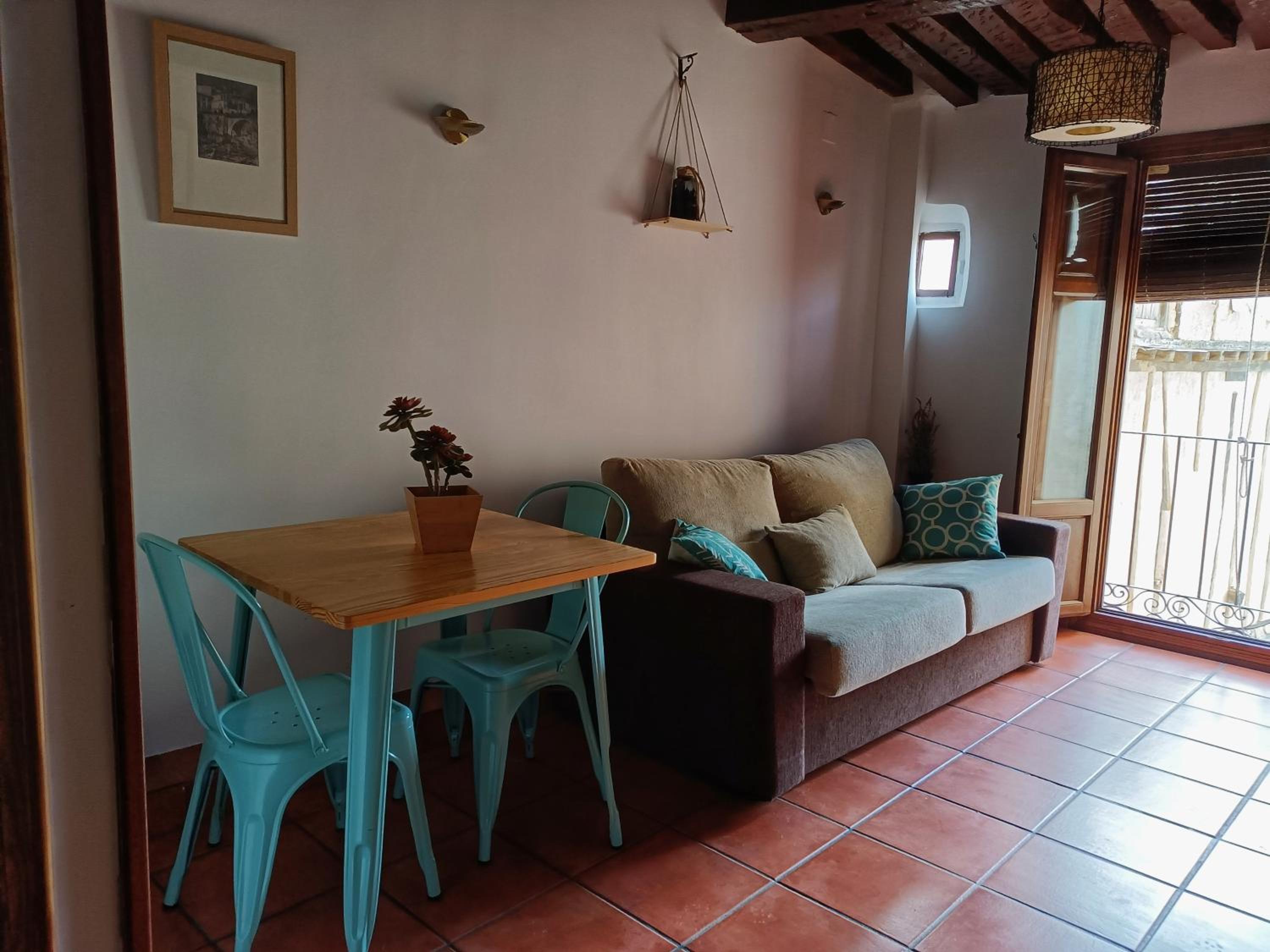 One-Bedroom Apartment - Photo 6