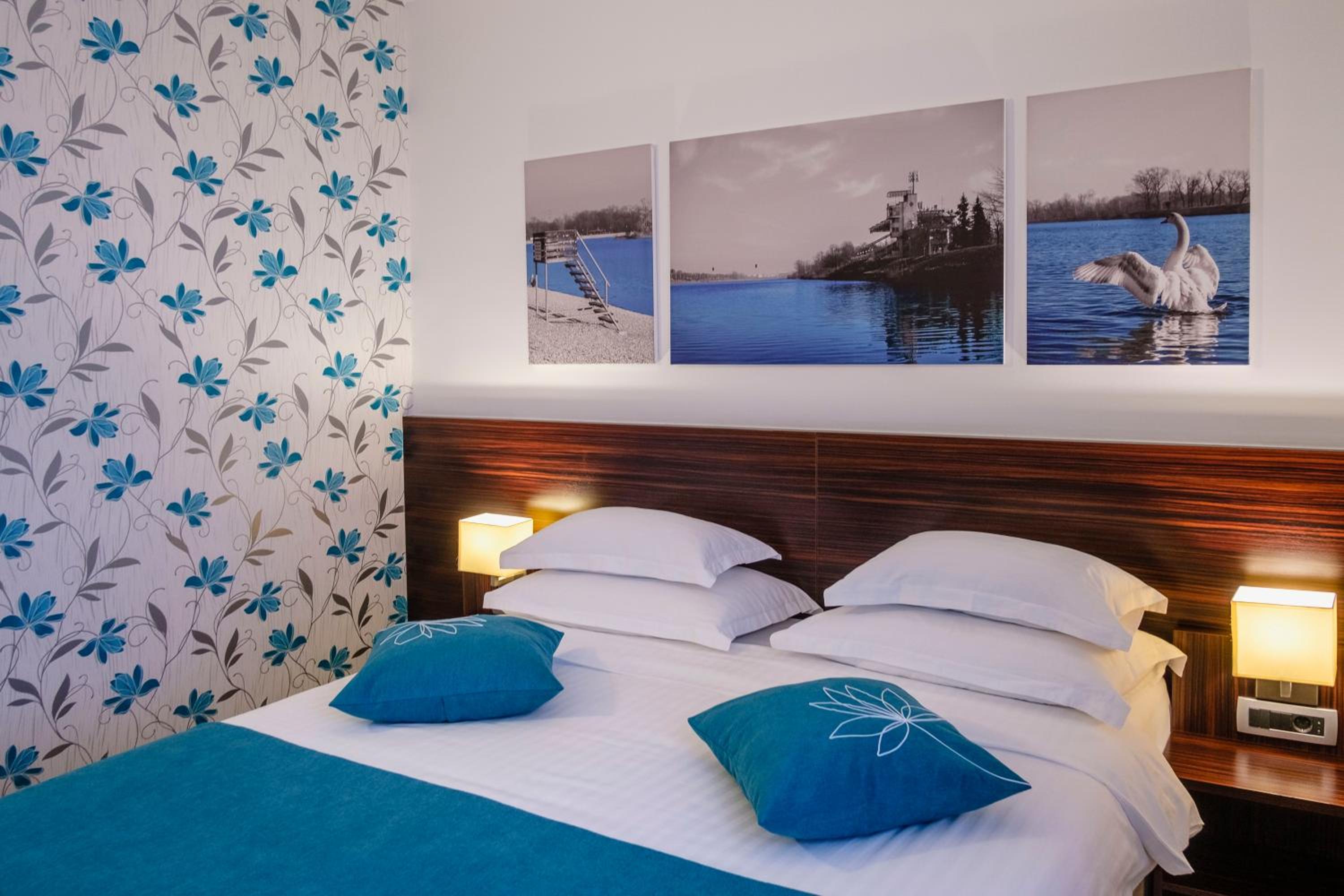 Double Room - Photo 7
