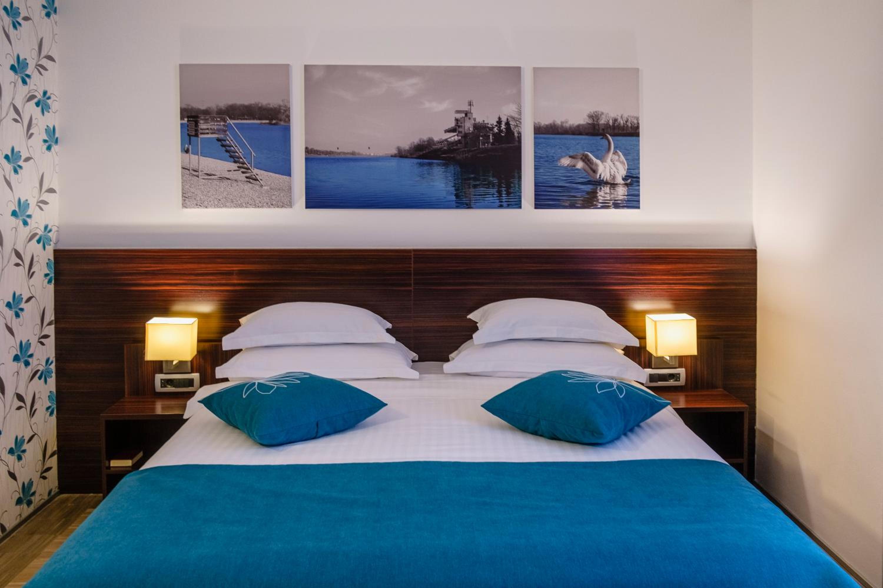 Double Room - Photo 6