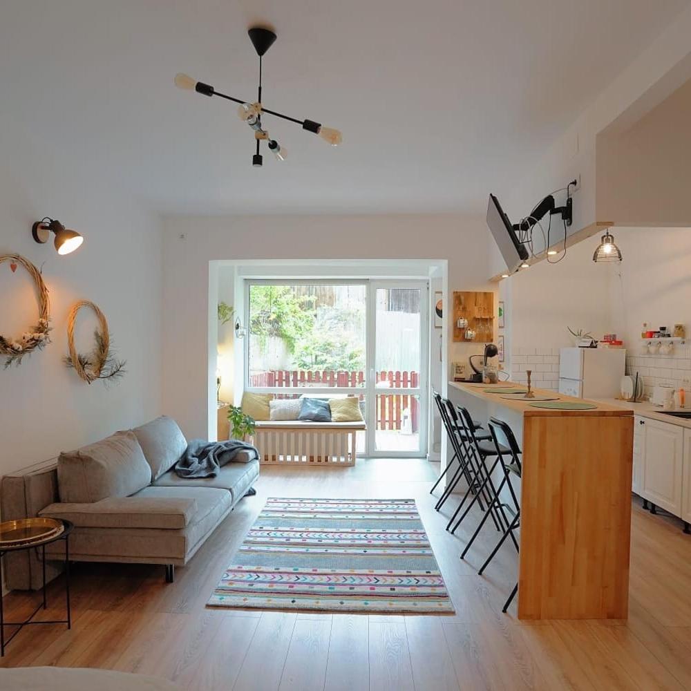 One-Bedroom Apartment - Photo 1