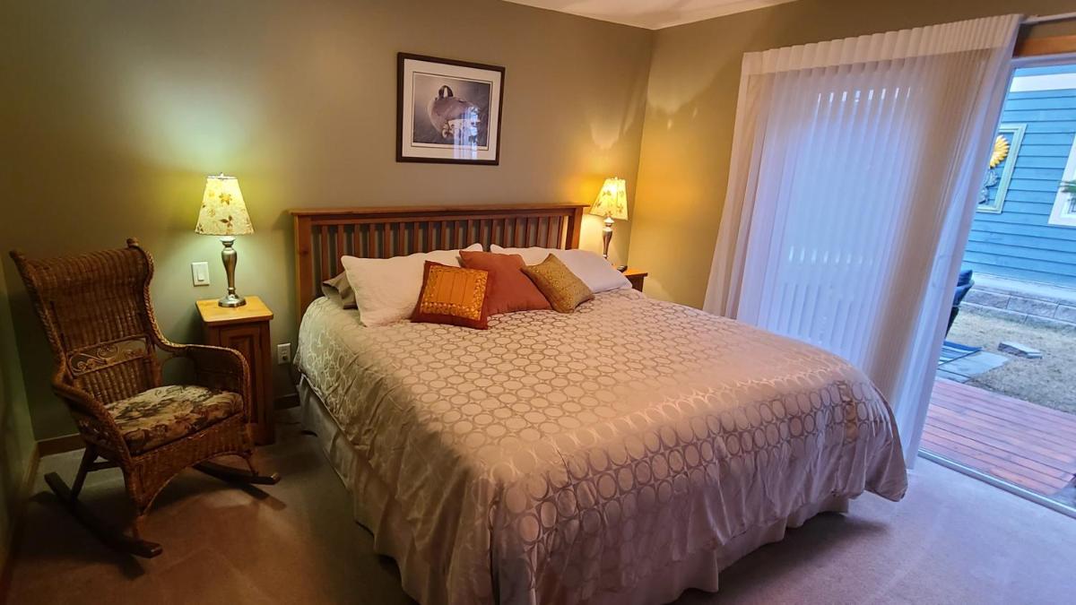 King Room with Balcony photo 1