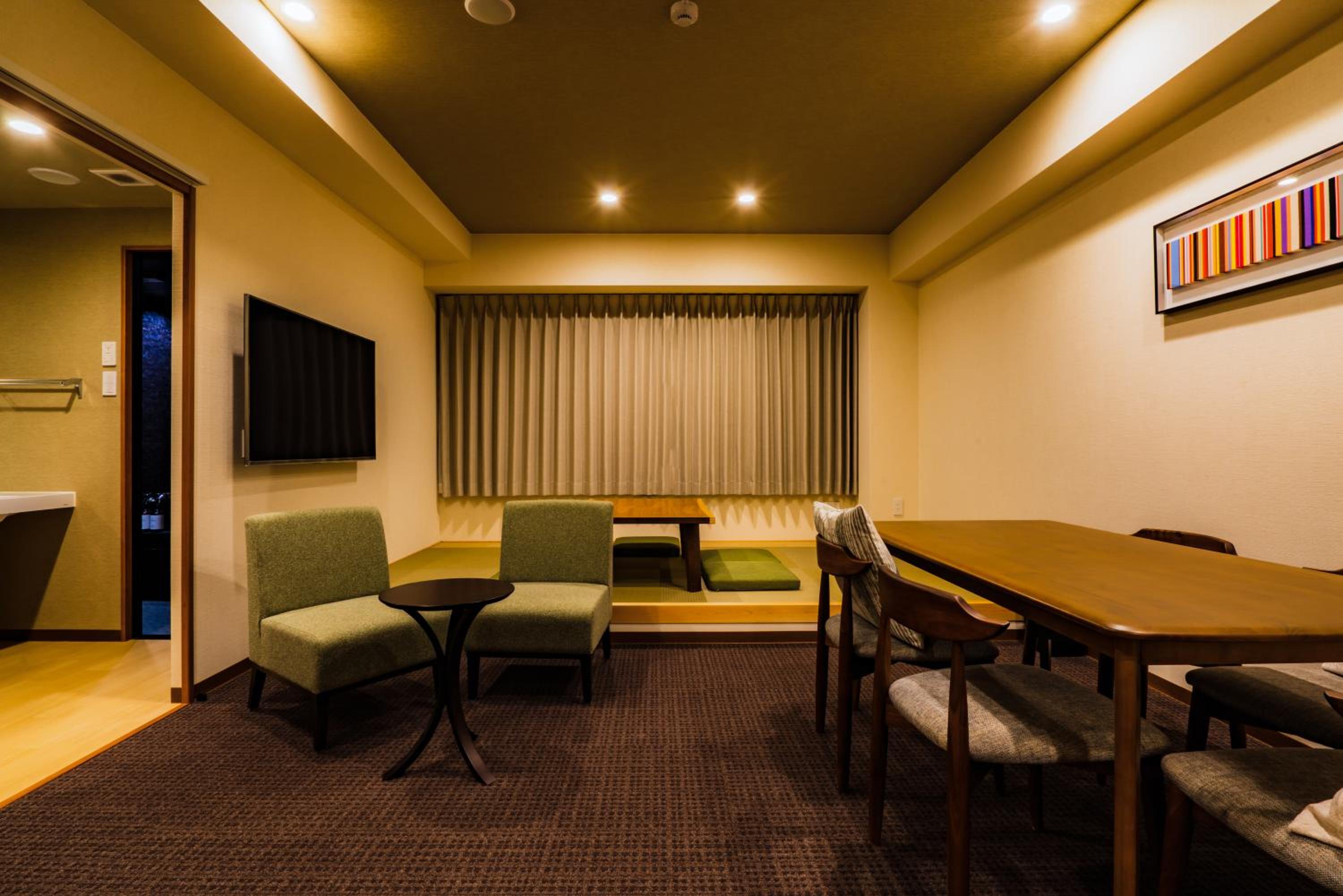 Deluxe Queen Room - Photo 9