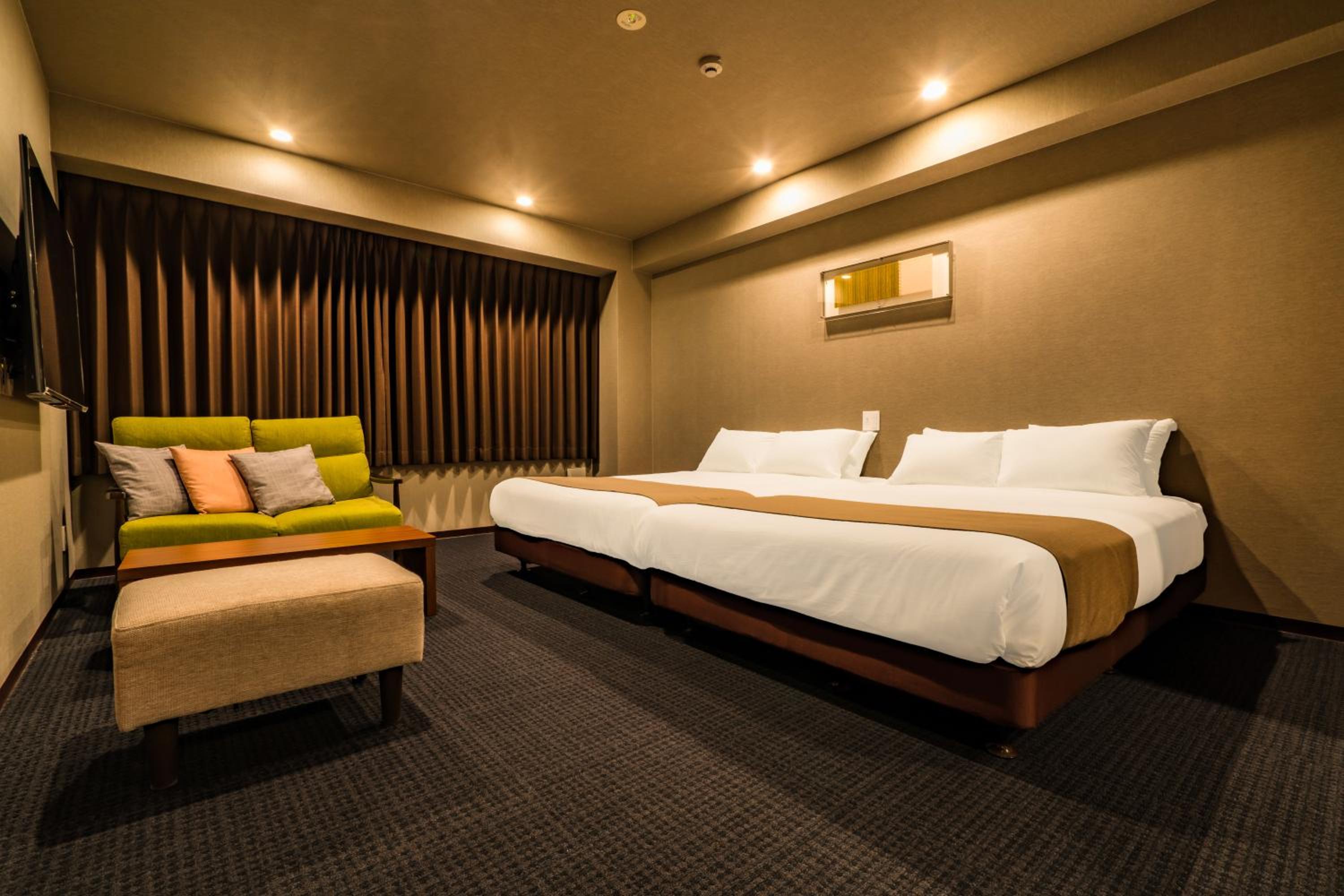 Deluxe Family Suite - Photo 1