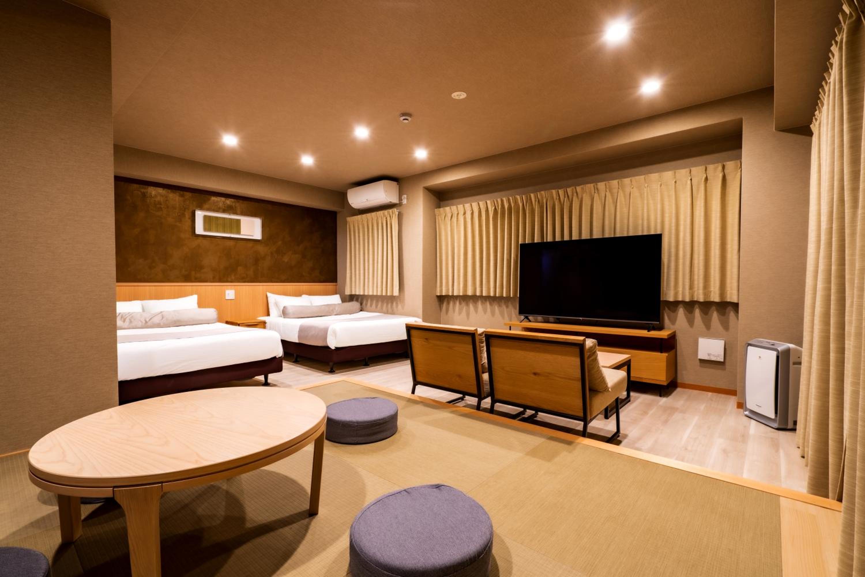 Executive Suite - Photo 25