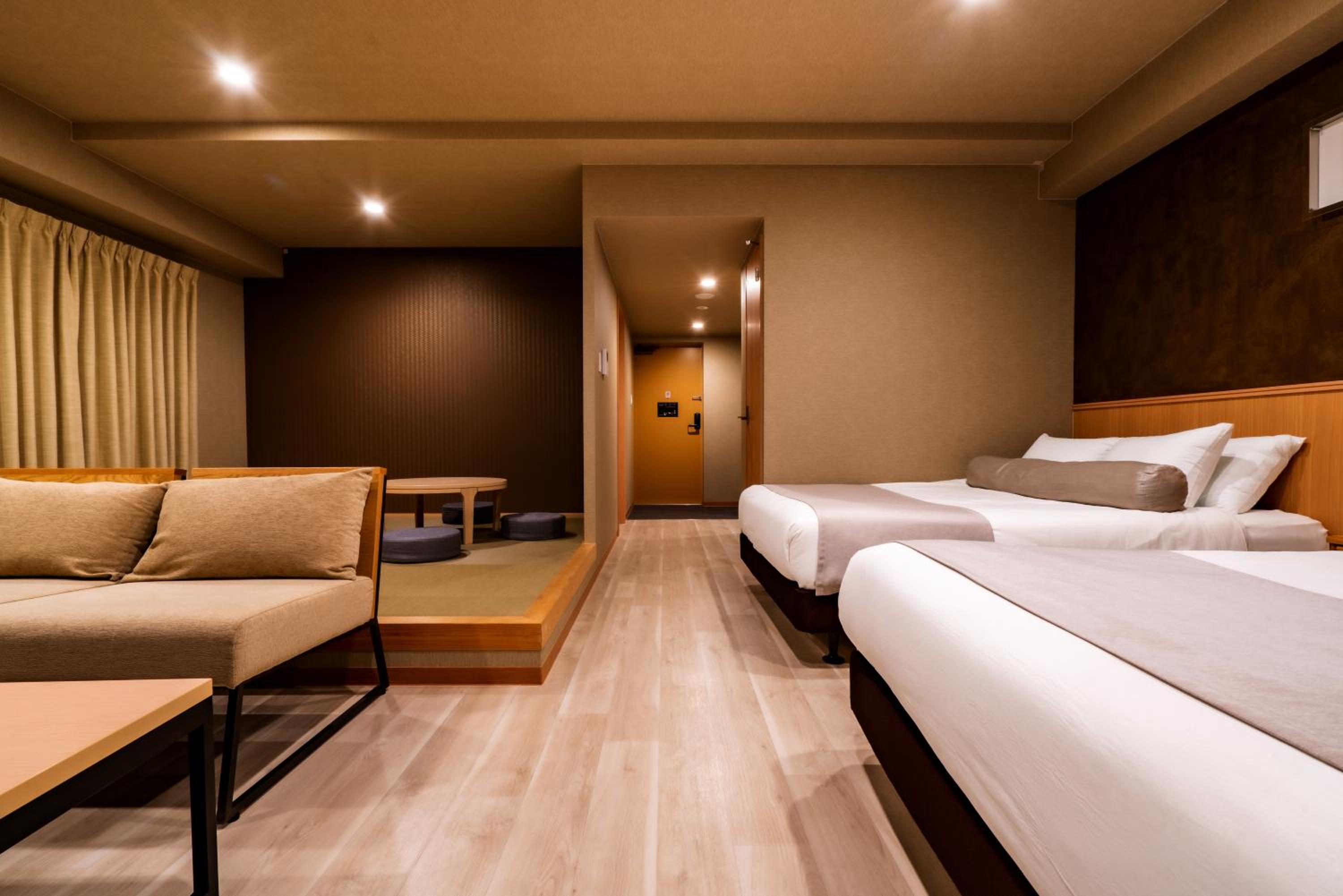 Executive Suite - Photo 18