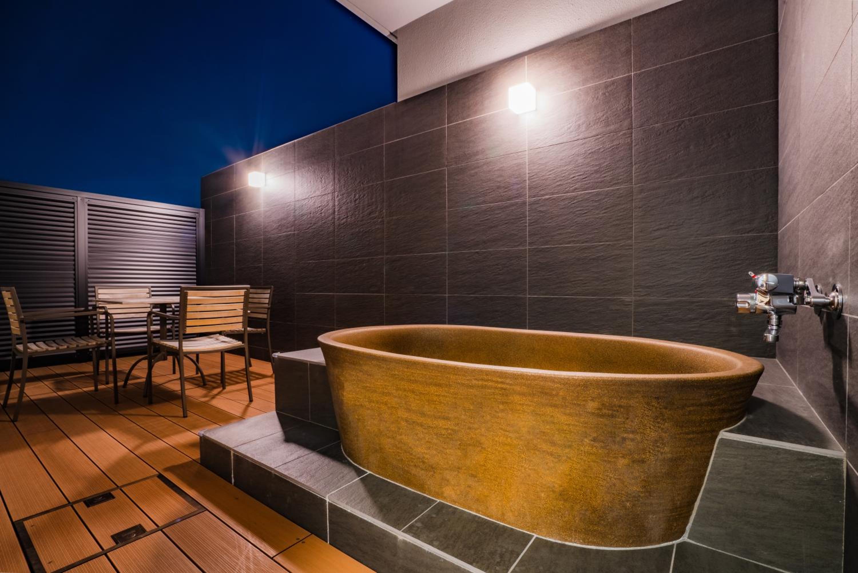 Executive Suite - Photo 15