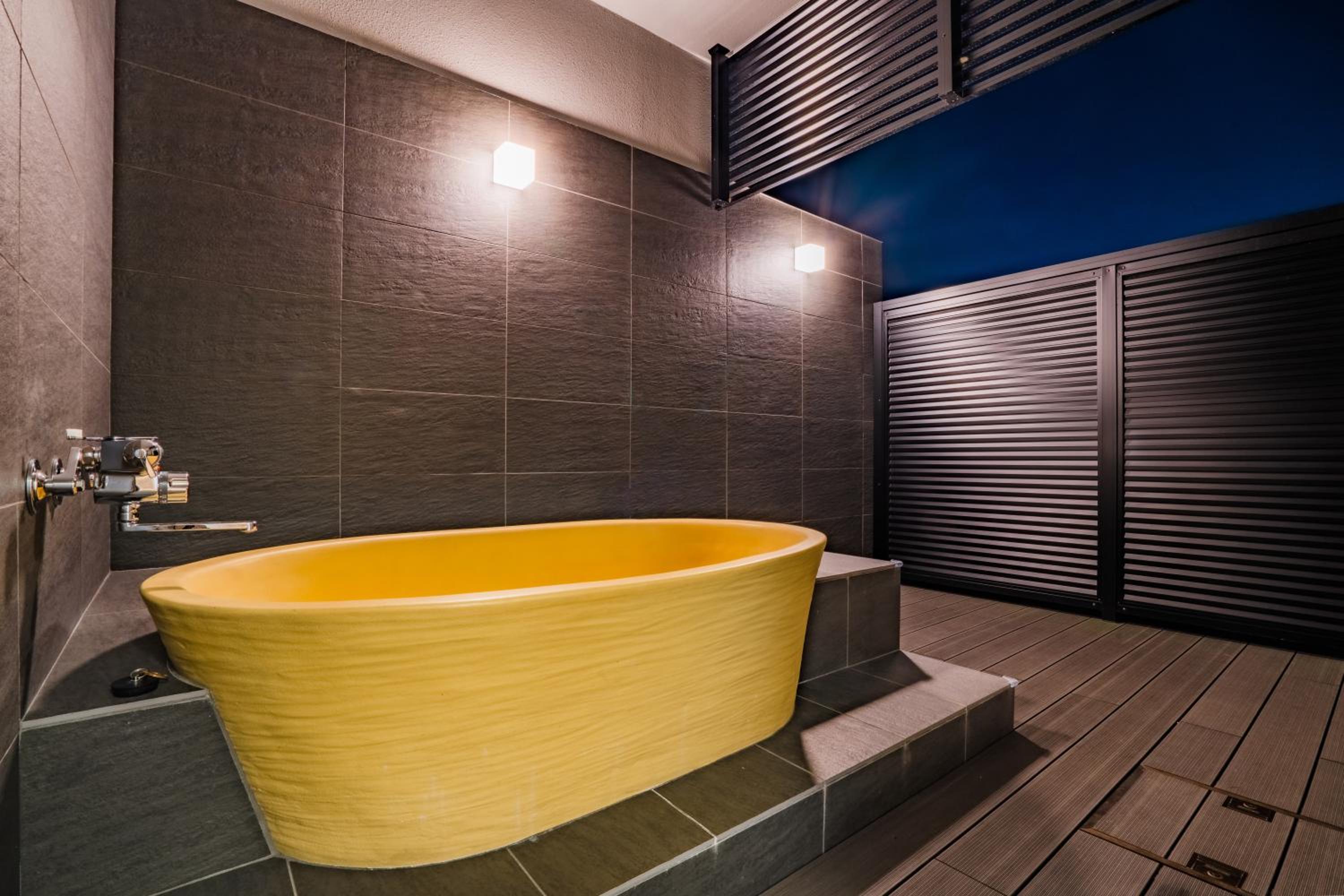 Executive Suite - Photo 16