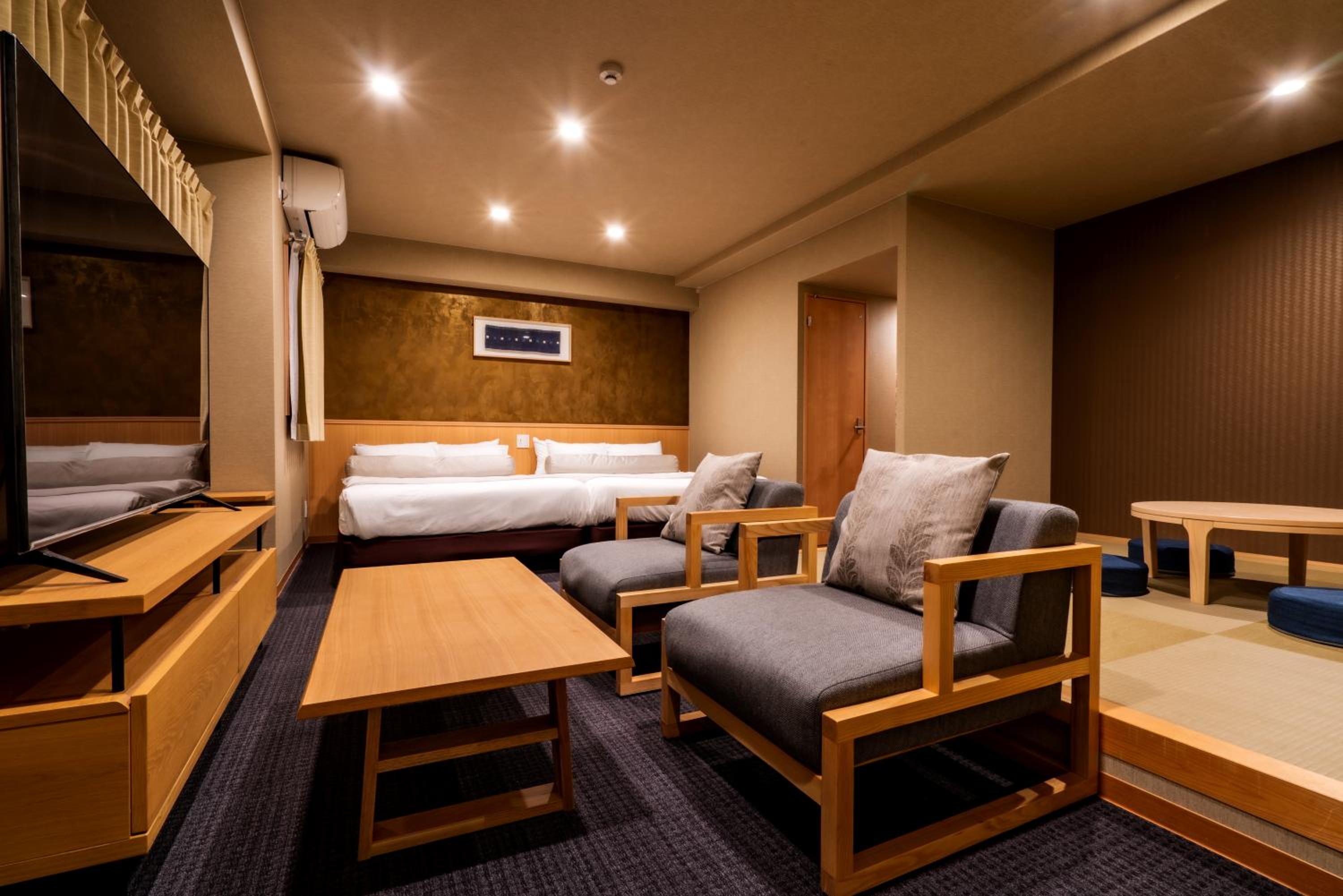 Executive Suite - Photo 23