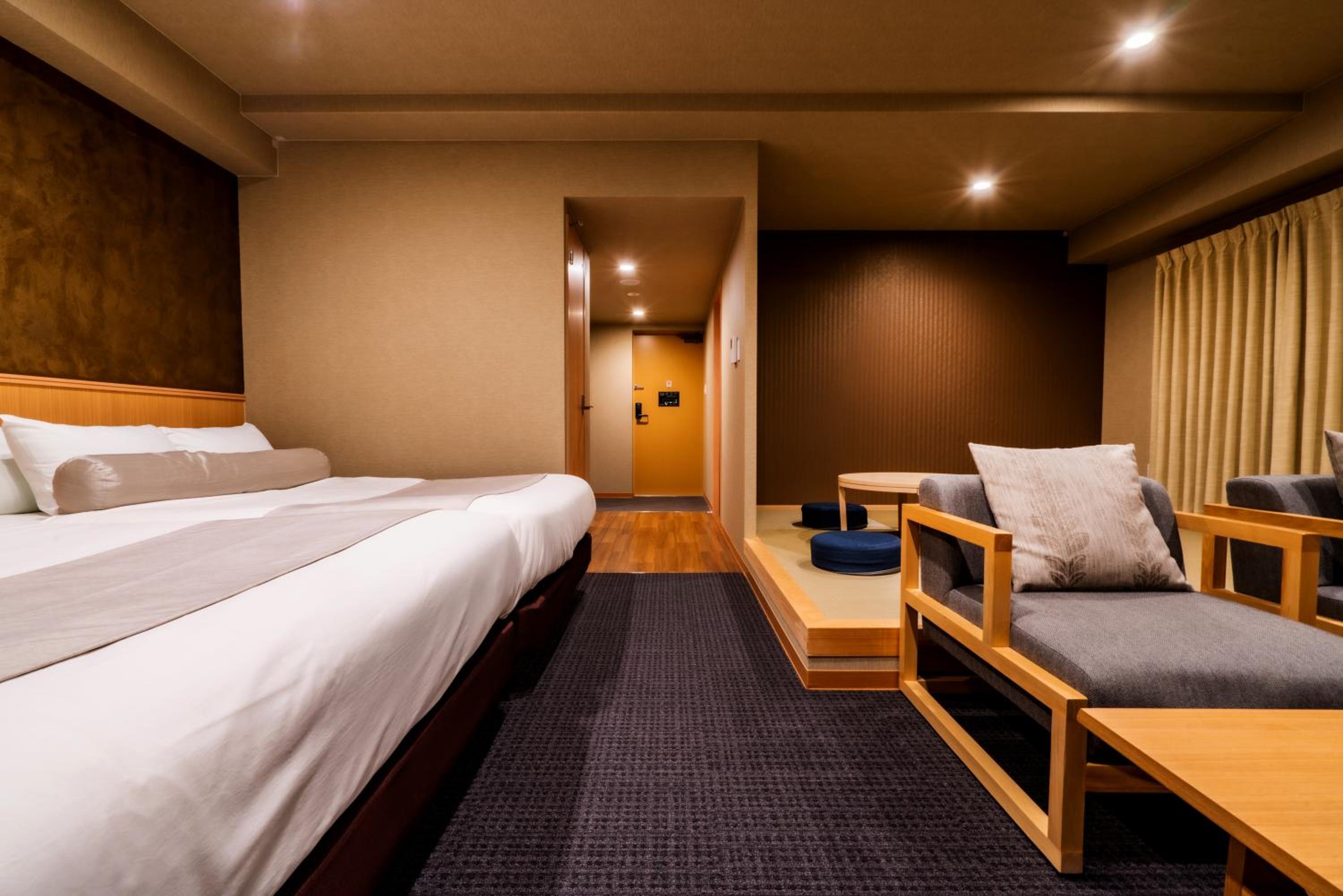 Executive Suite - Photo 17
