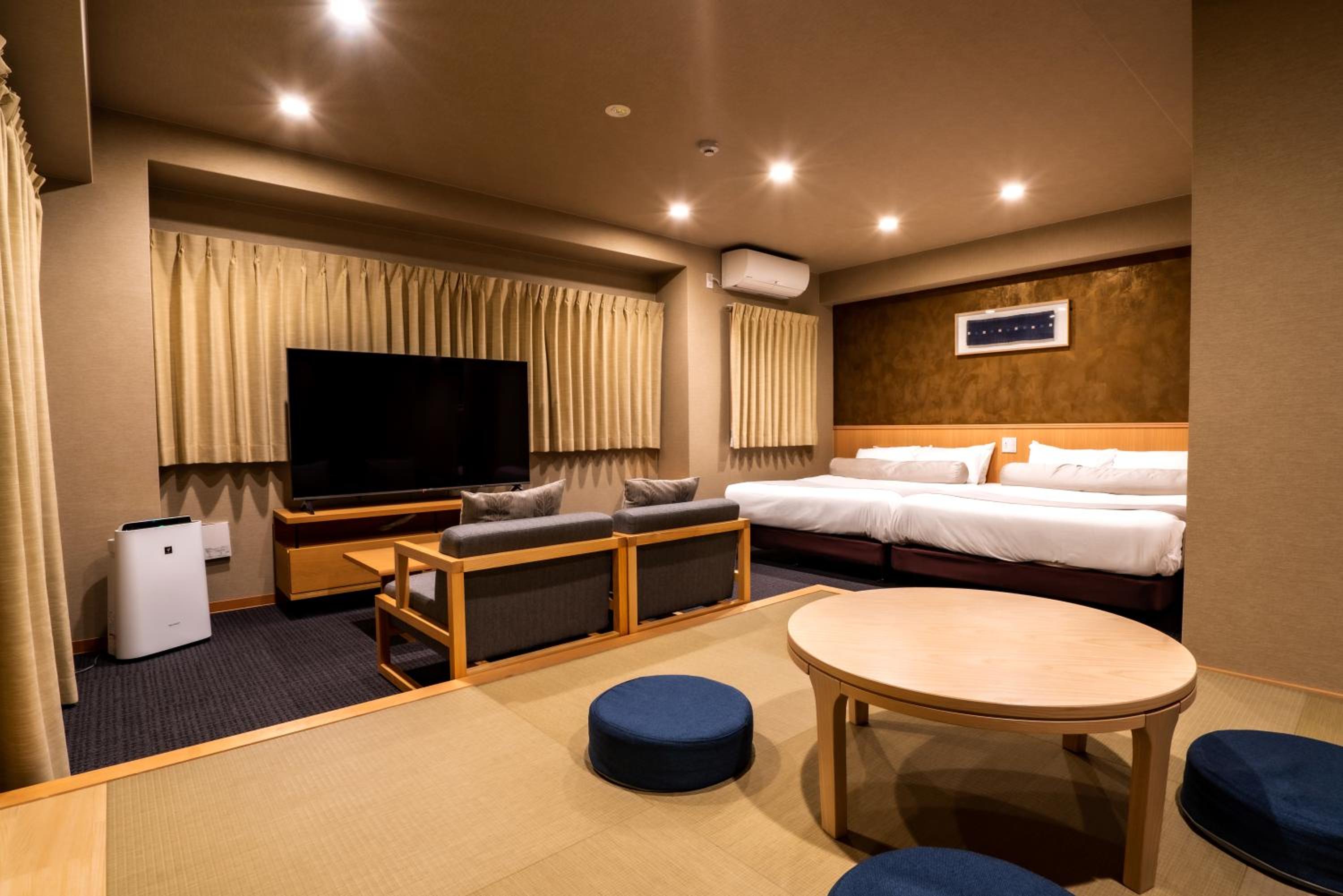 Executive Suite - Photo 22