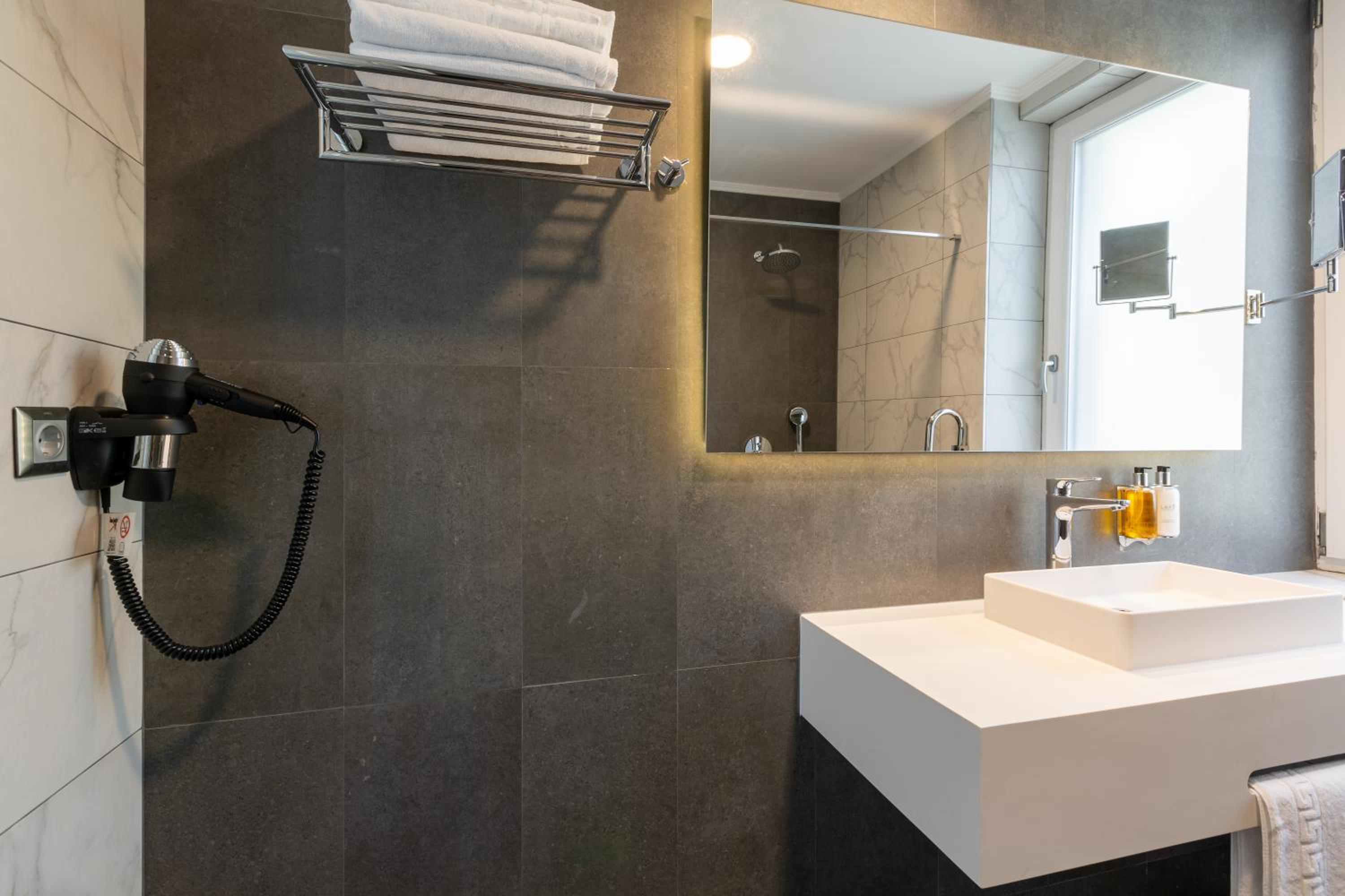 Studio Apartment - Photo 11