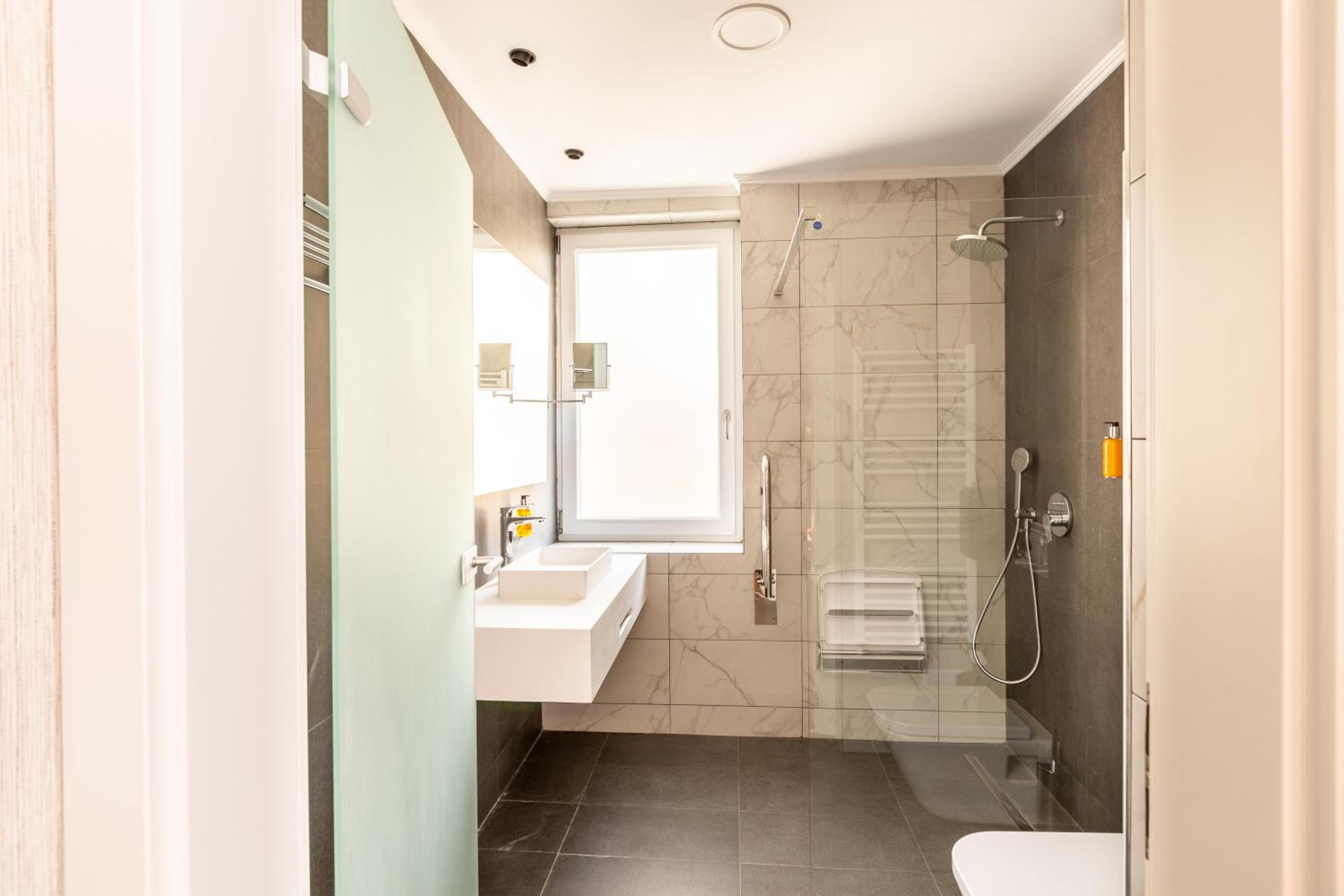 Studio Apartment - Photo 14