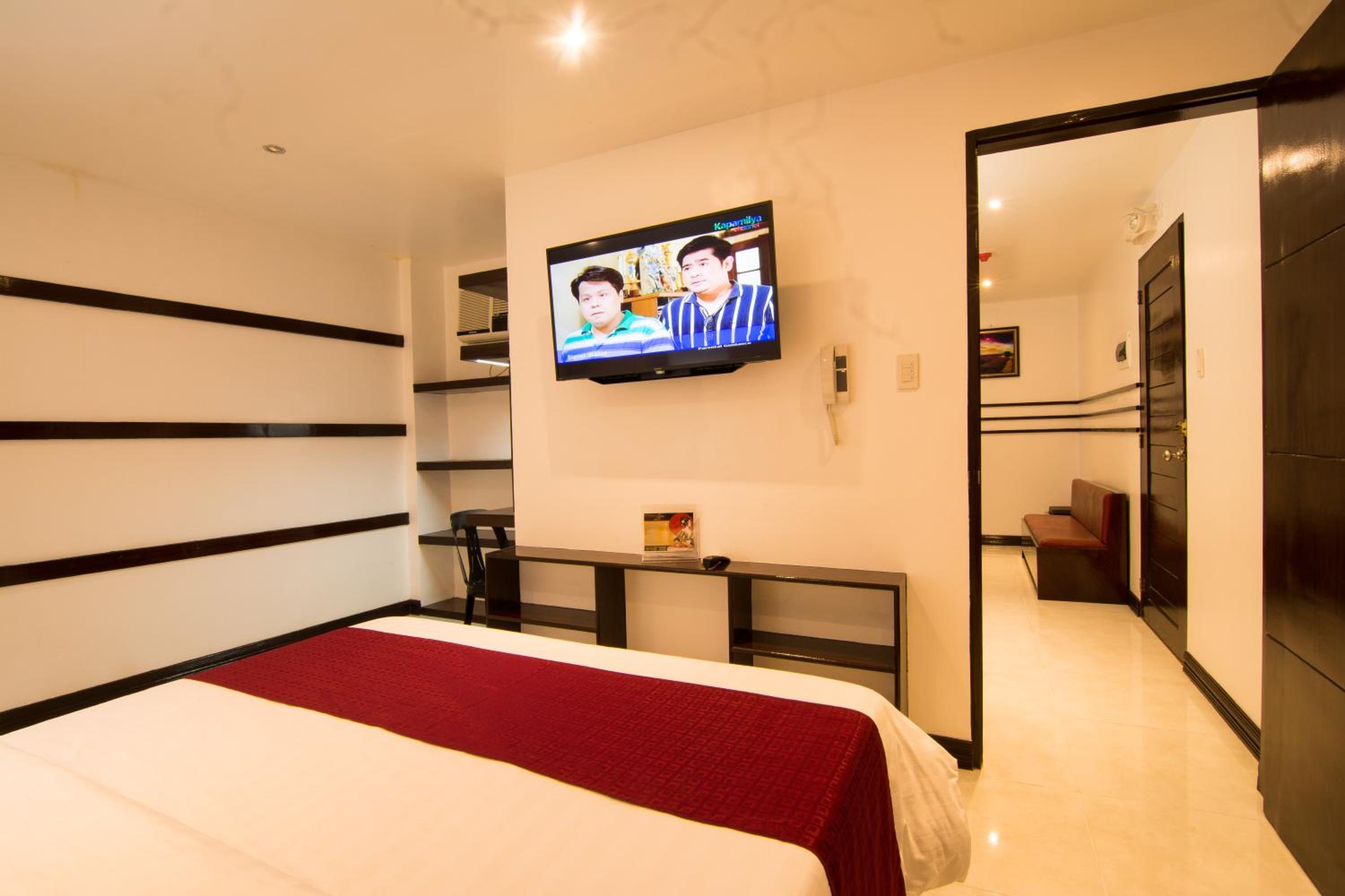Executive Suite - Photo 4