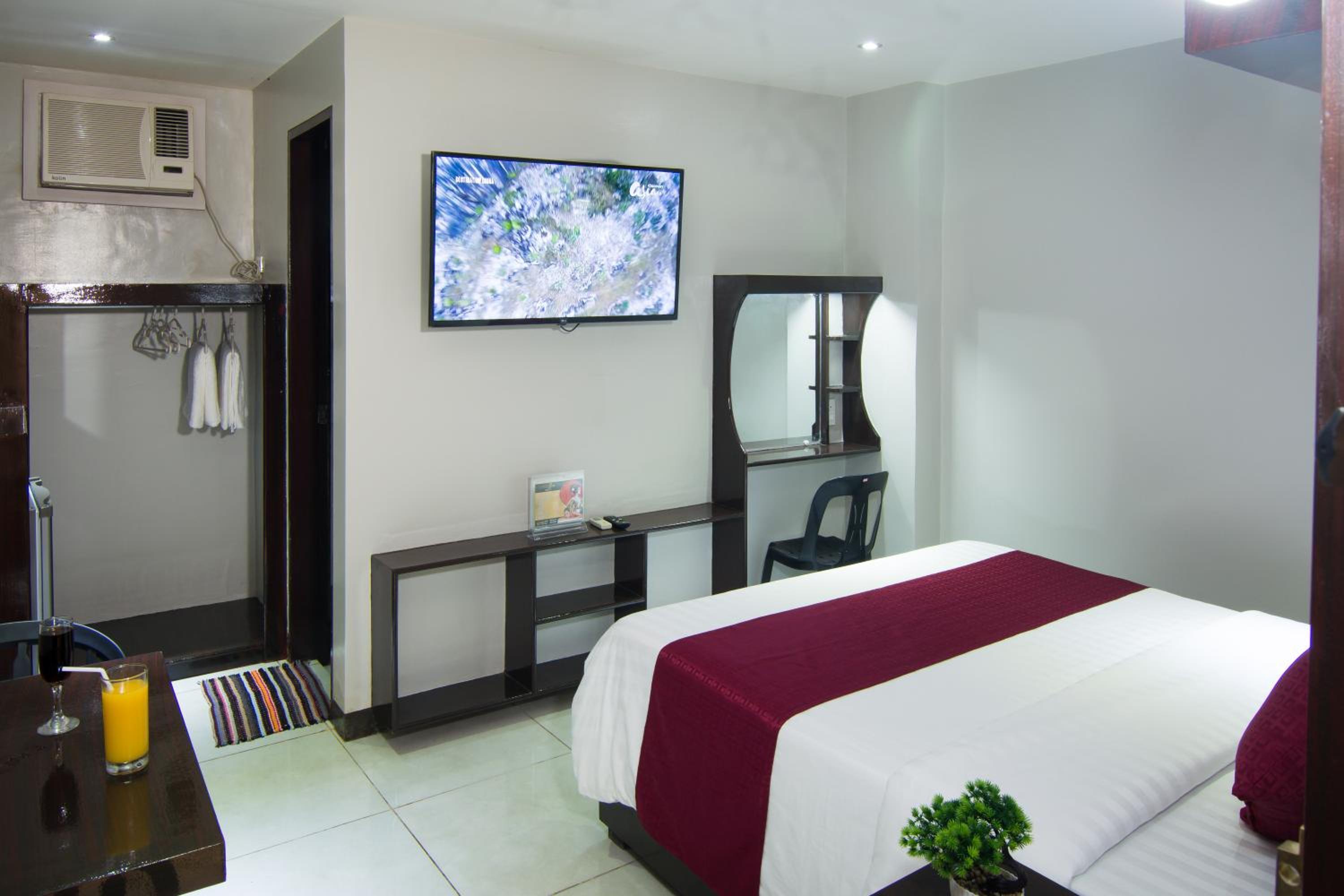 Suite - Photo 1