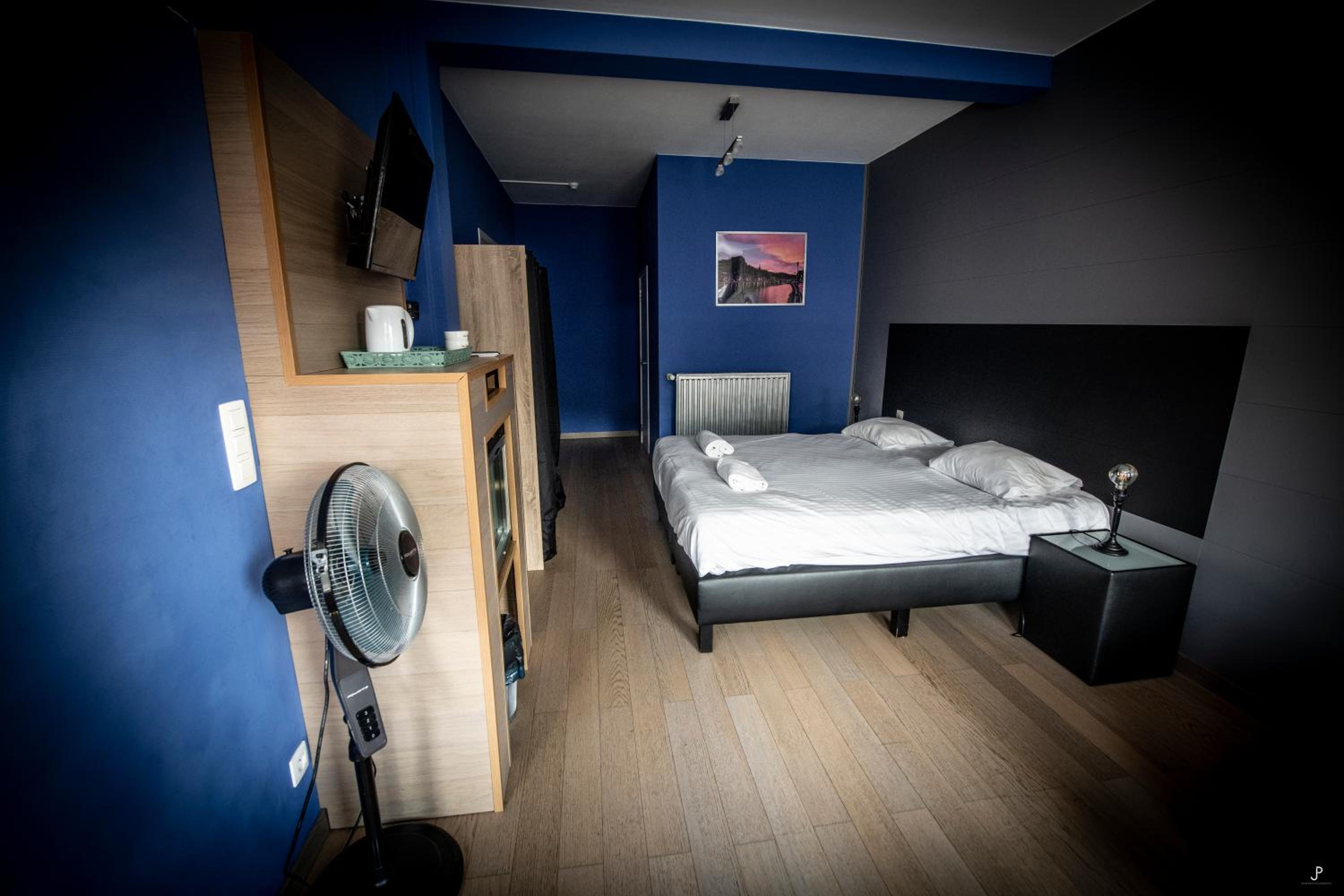 Deluxe Family Room - Photo 1