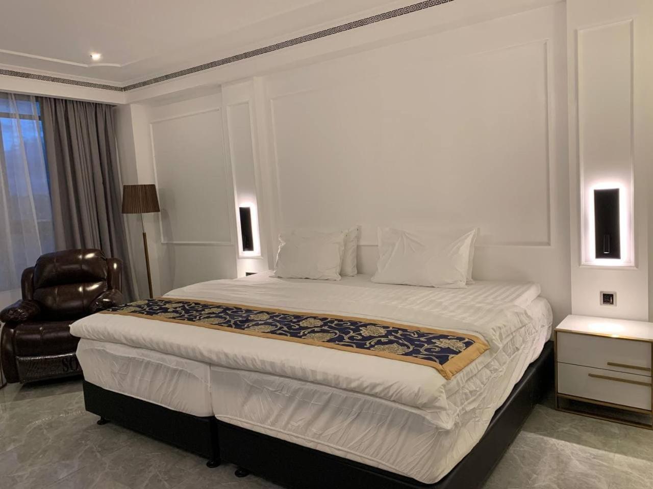Premier Twin Room - Photo 3