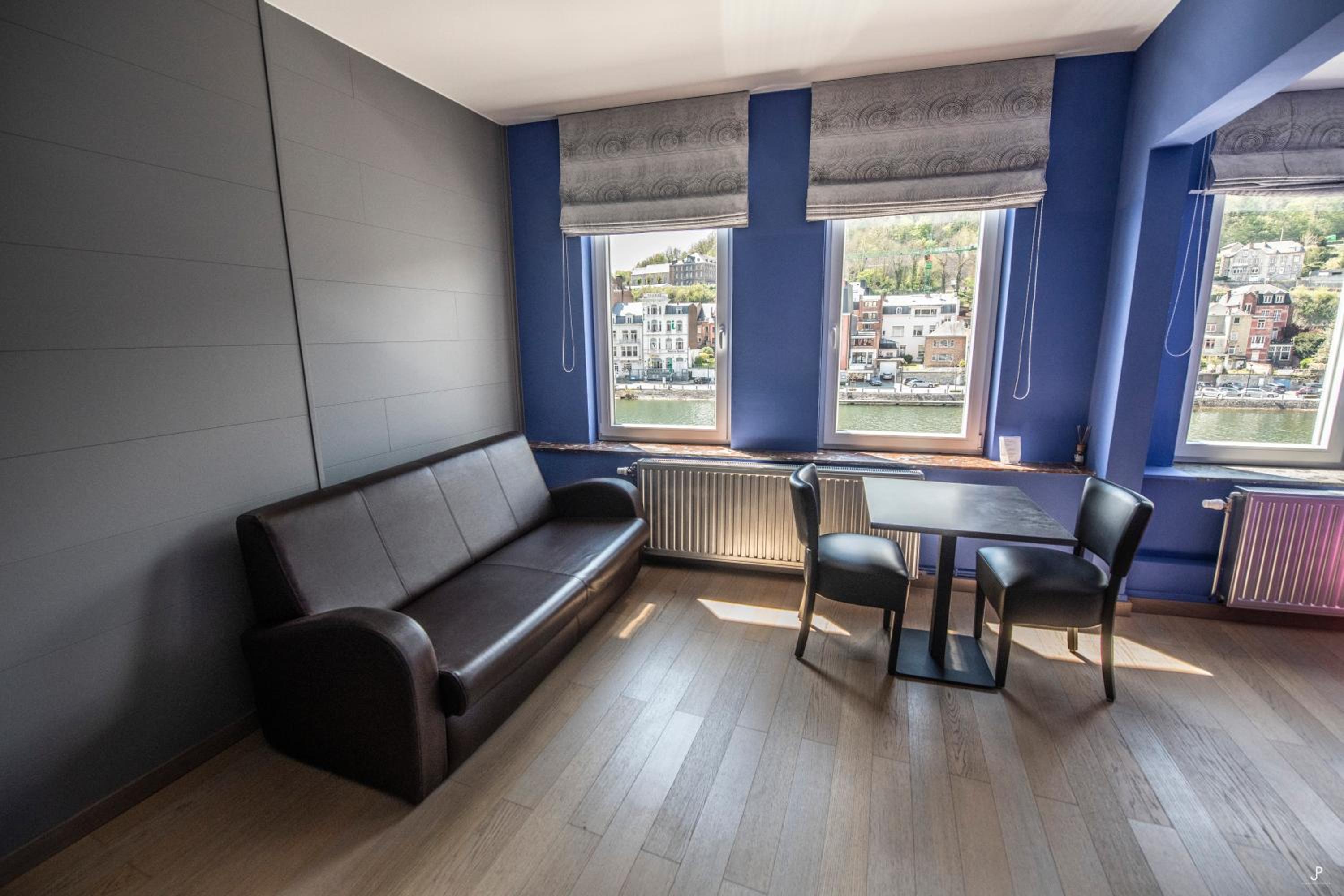 Deluxe Family Room - Photo 2