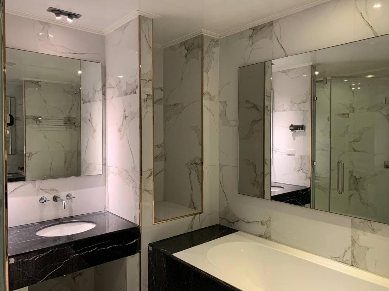 Premier Twin Room - Photo 4