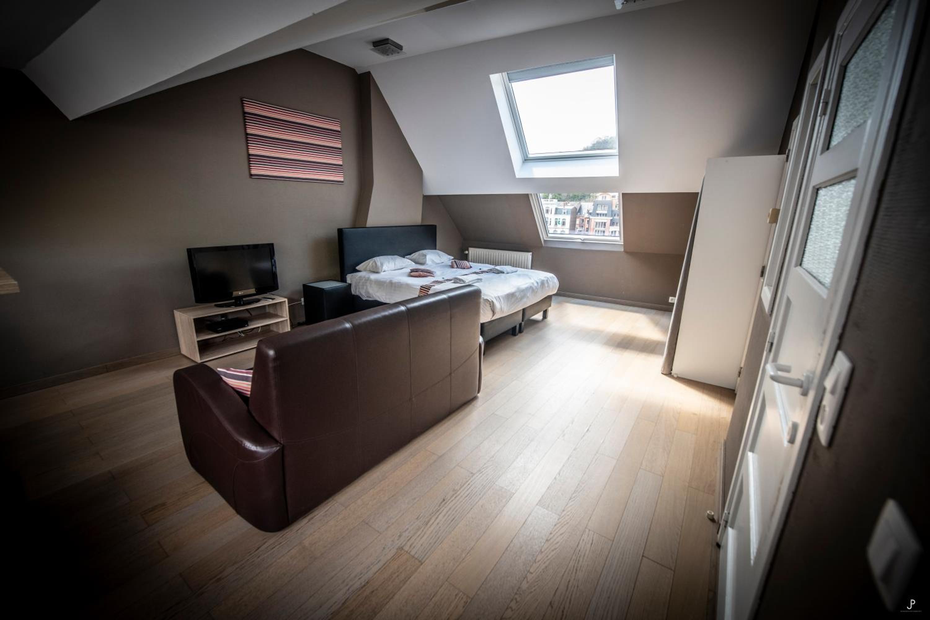 Deluxe Family Suite photo 1