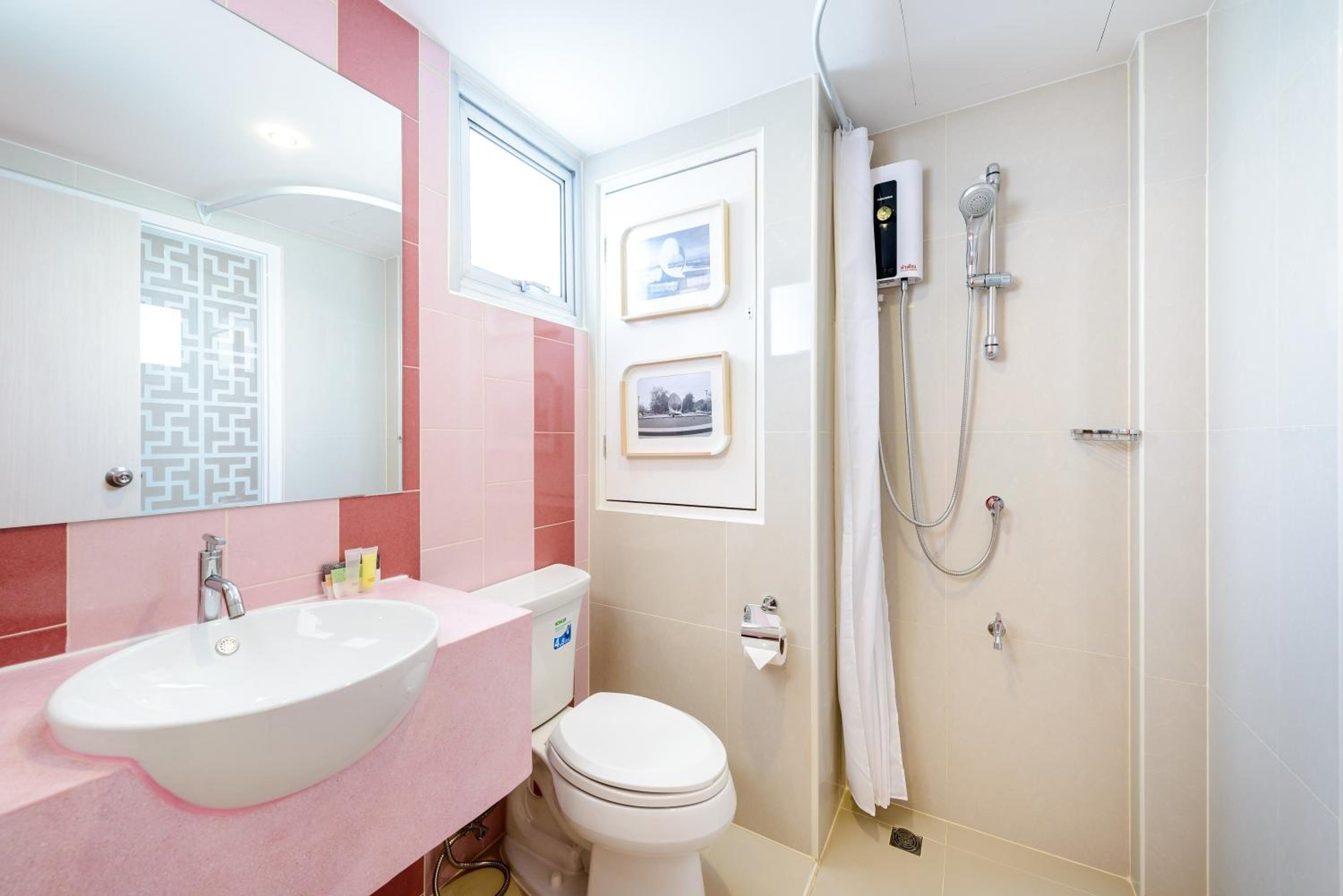 Standard Double Room - Photo 7