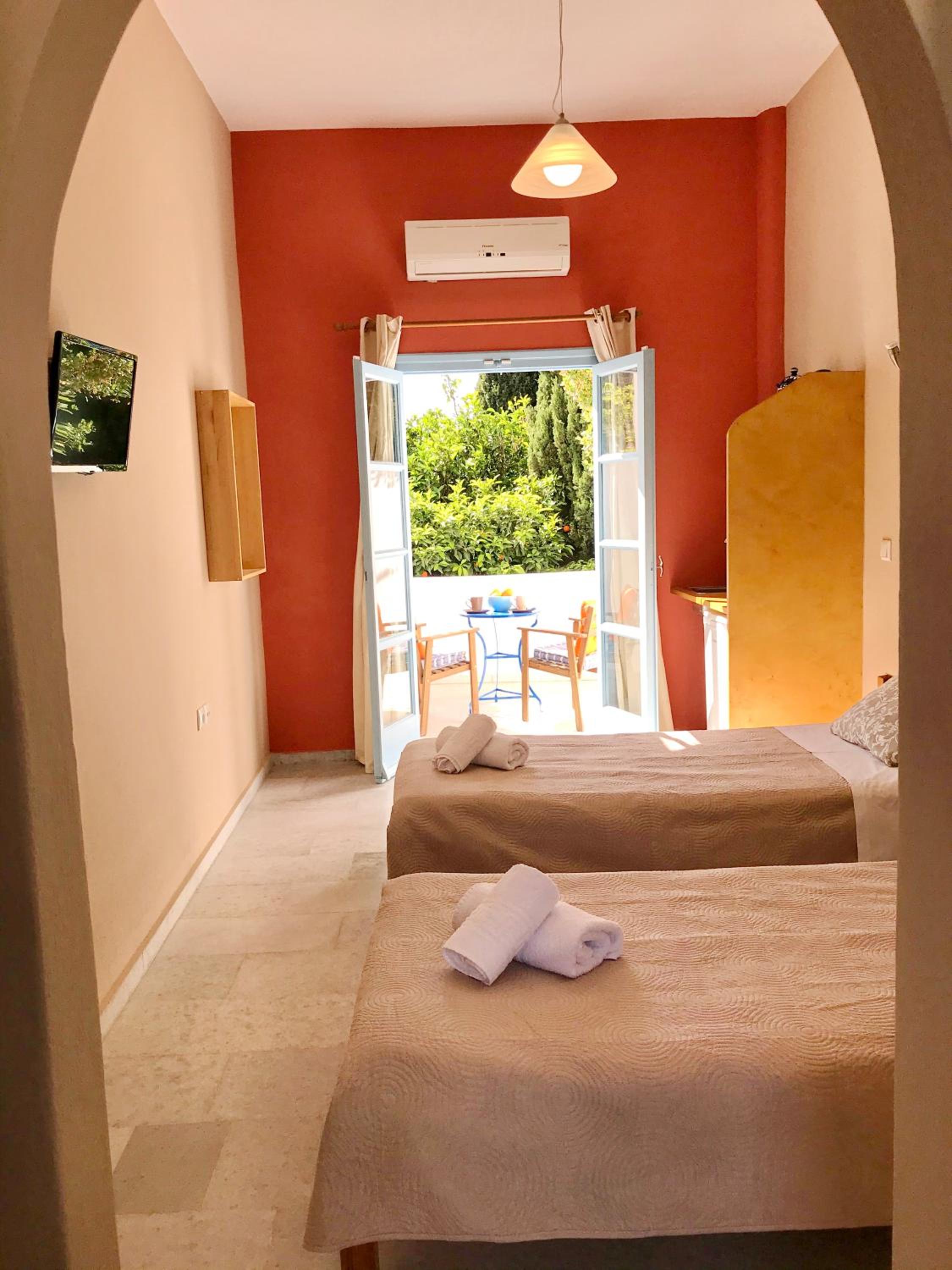 Standard Twin Room with Garden View - Photo 1