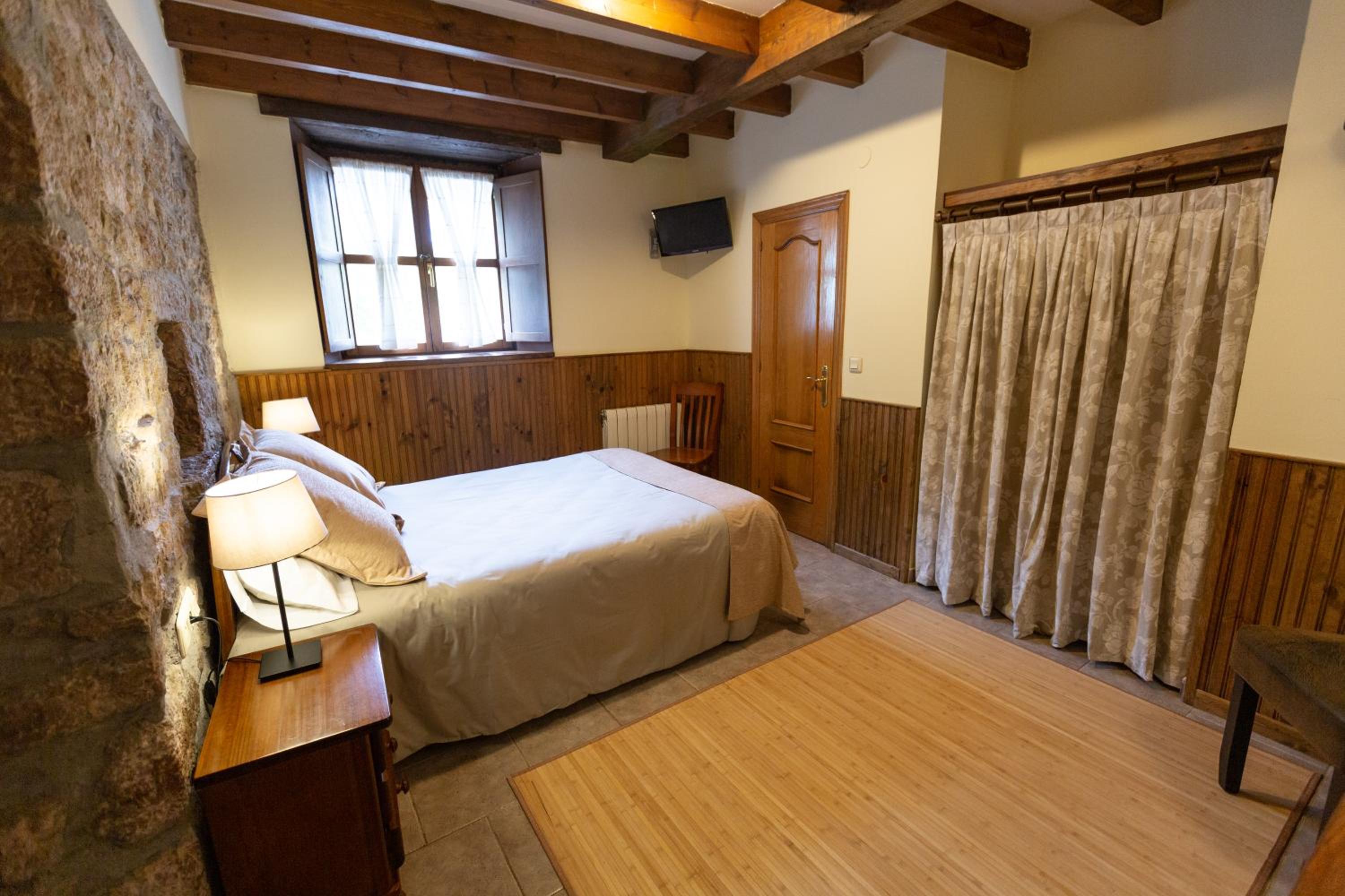 Double or Twin Room - Photo 15