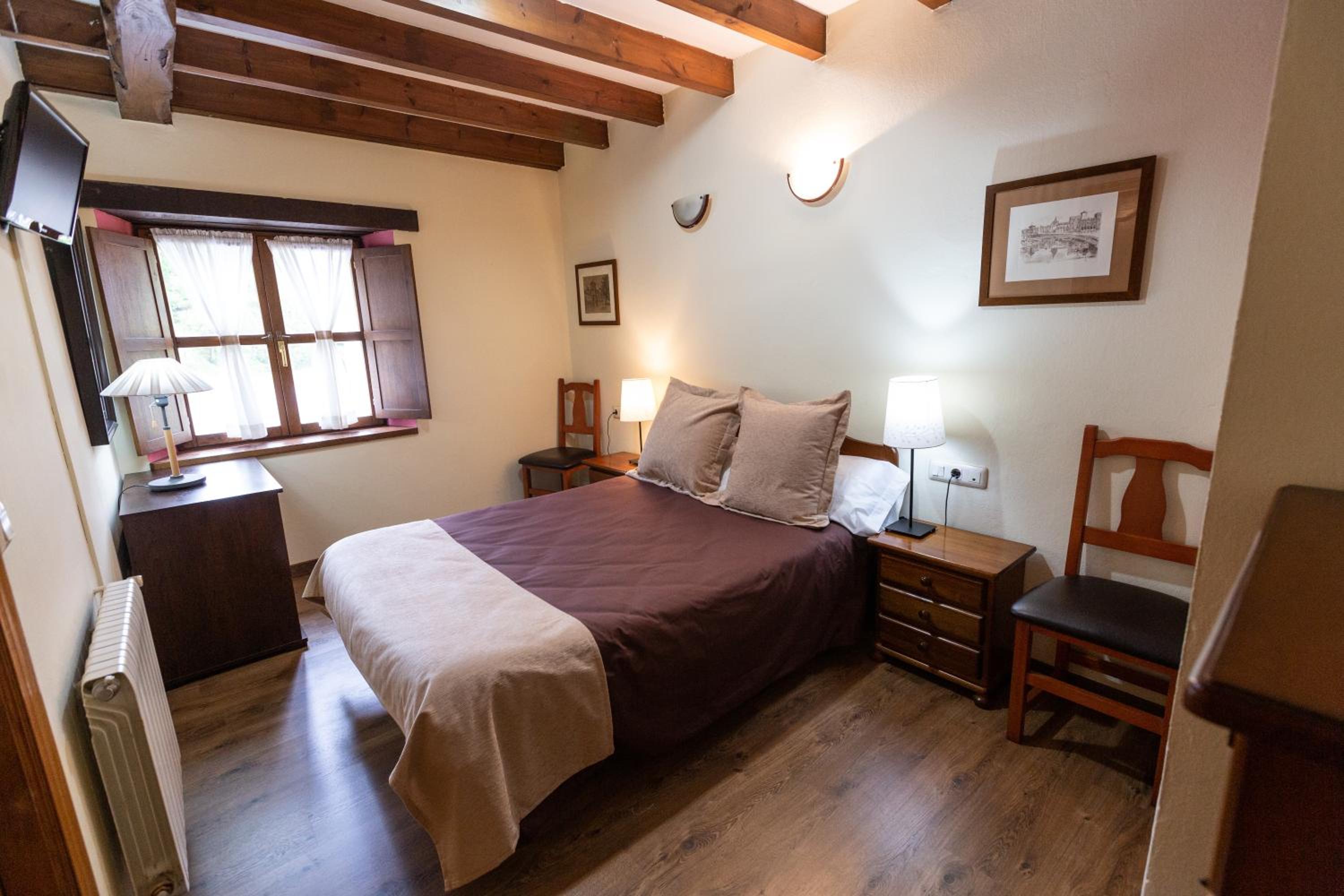 Double or Twin Room - Photo 13