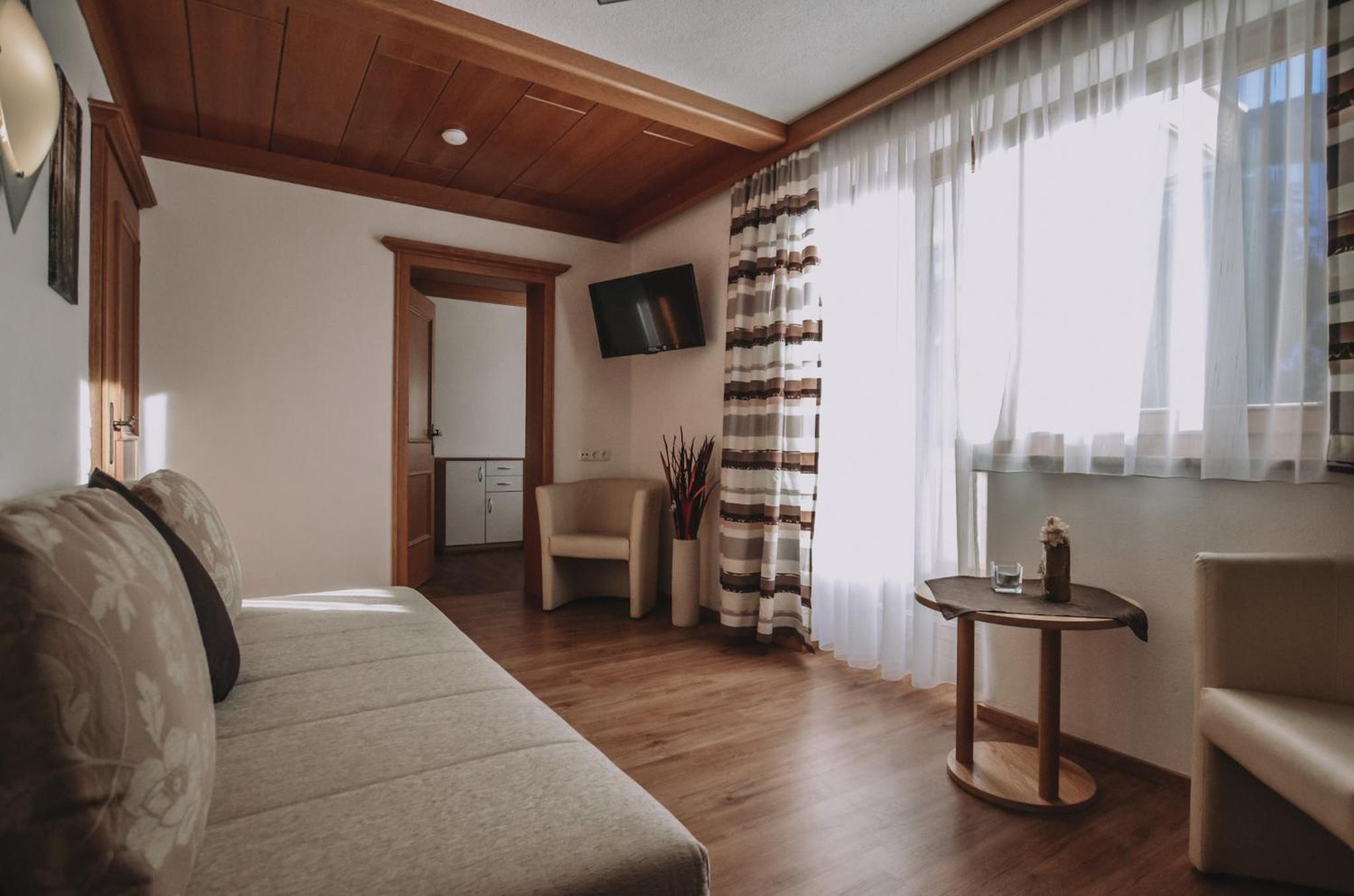Apartment with Mountain View