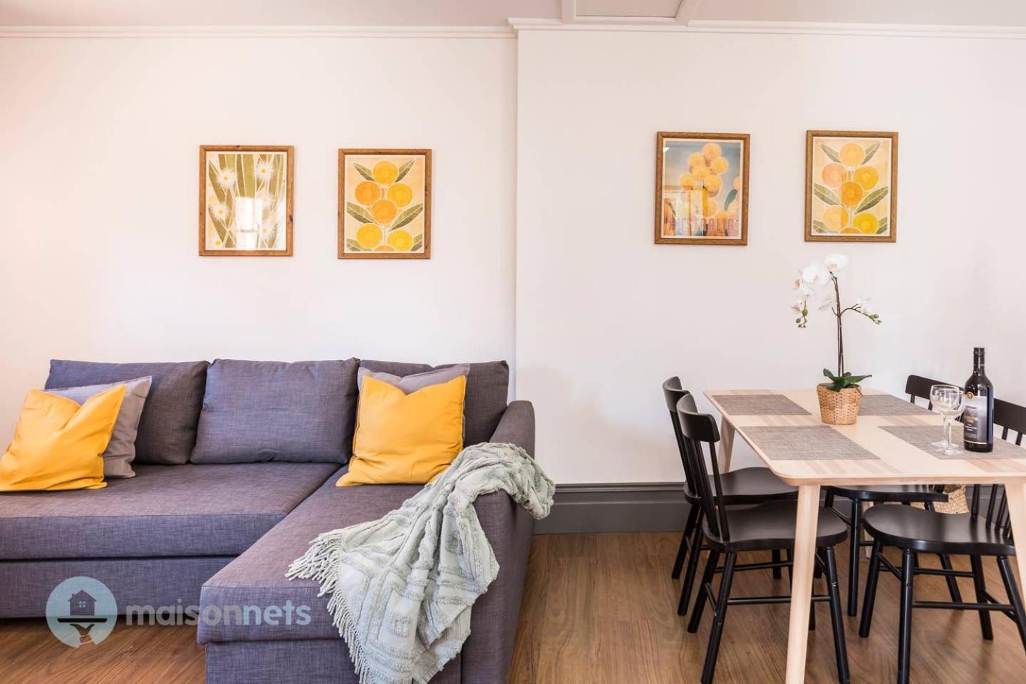 One-Bedroom Apartment - Photo 3