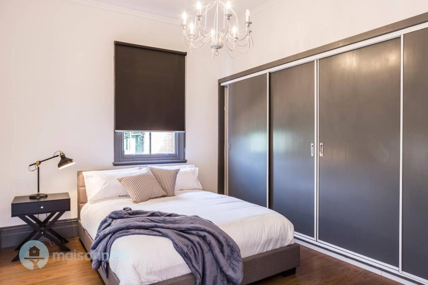 One-Bedroom Apartment - Photo 2