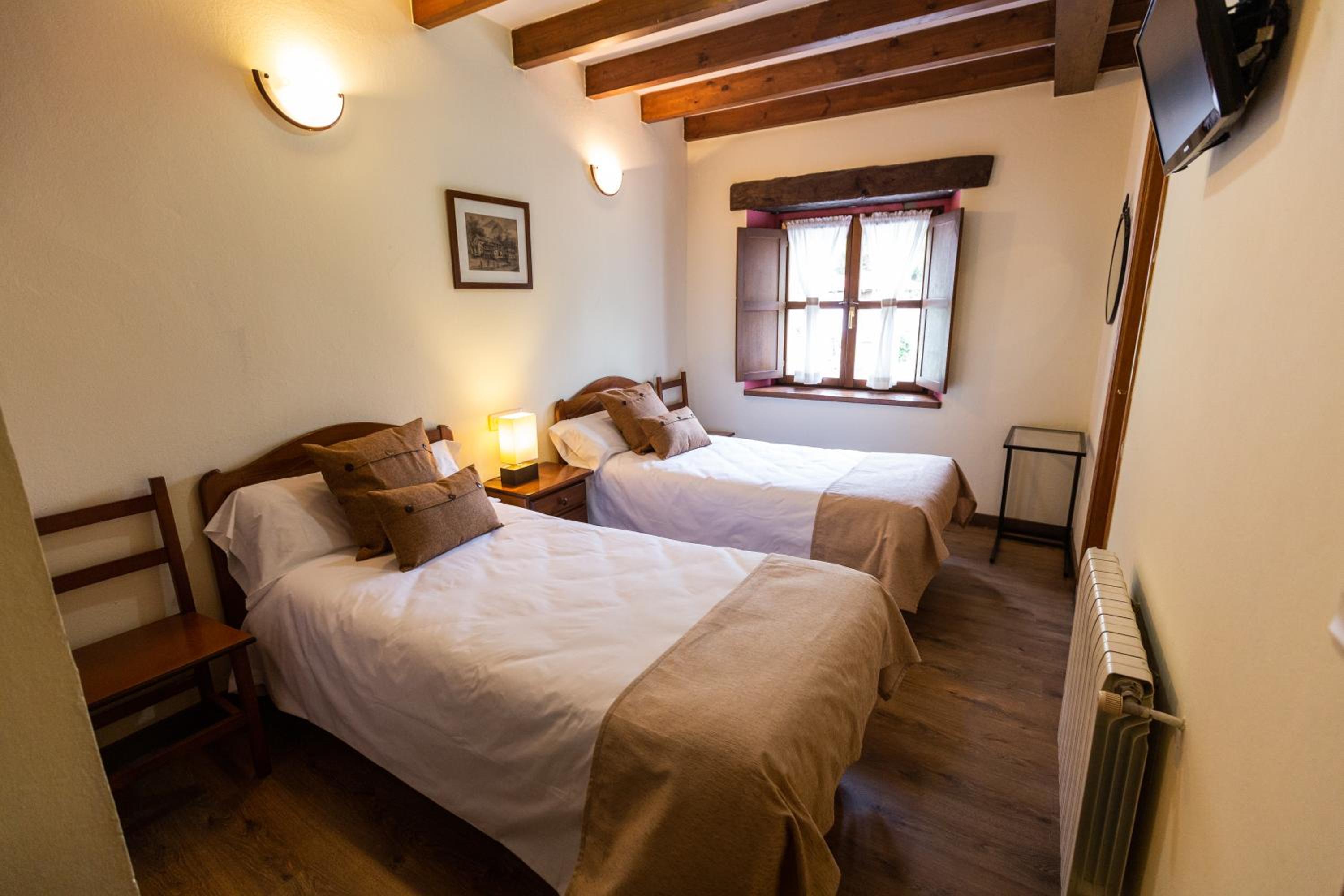 Double or Twin Room - Photo 11