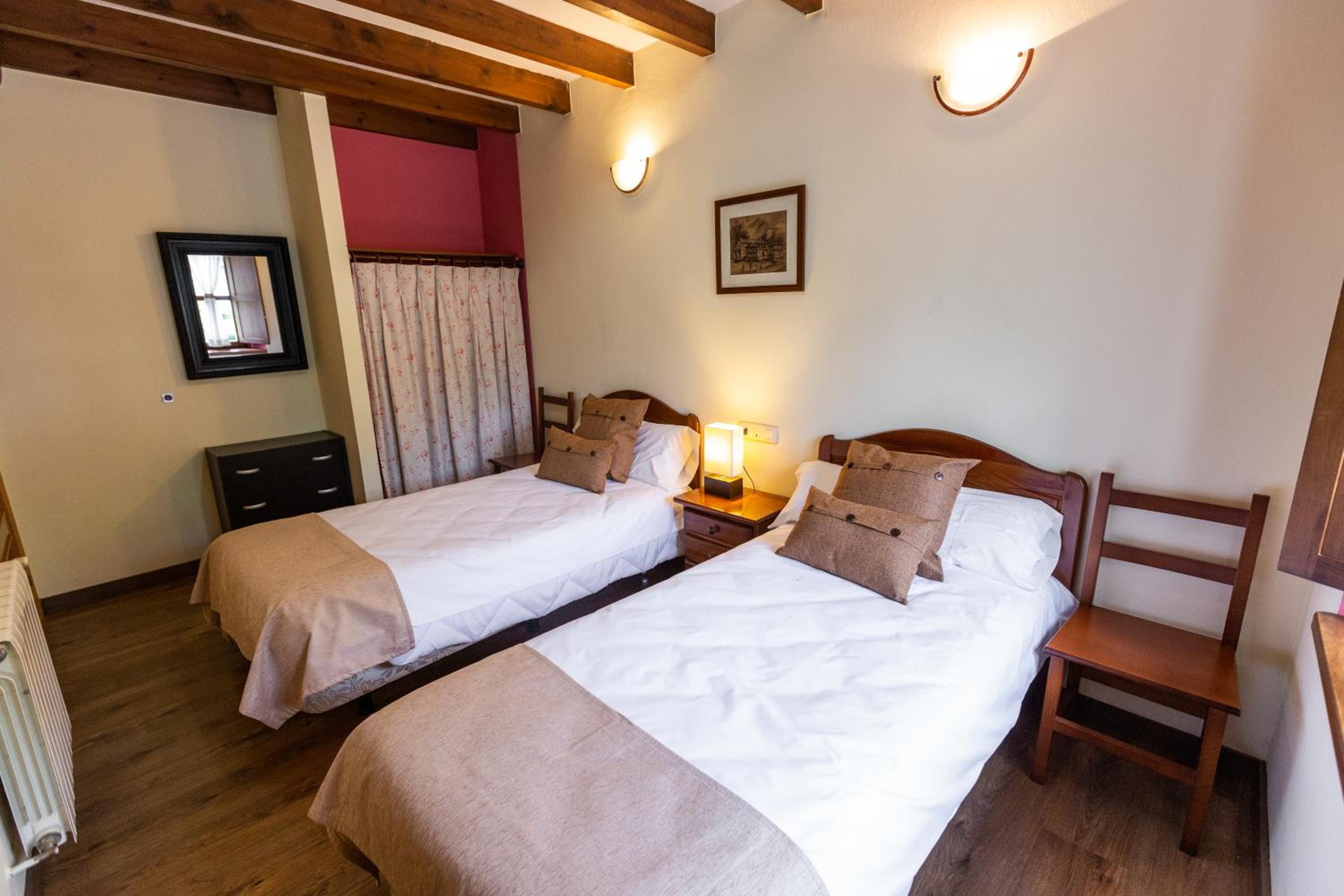 Double or Twin Room - Photo 10