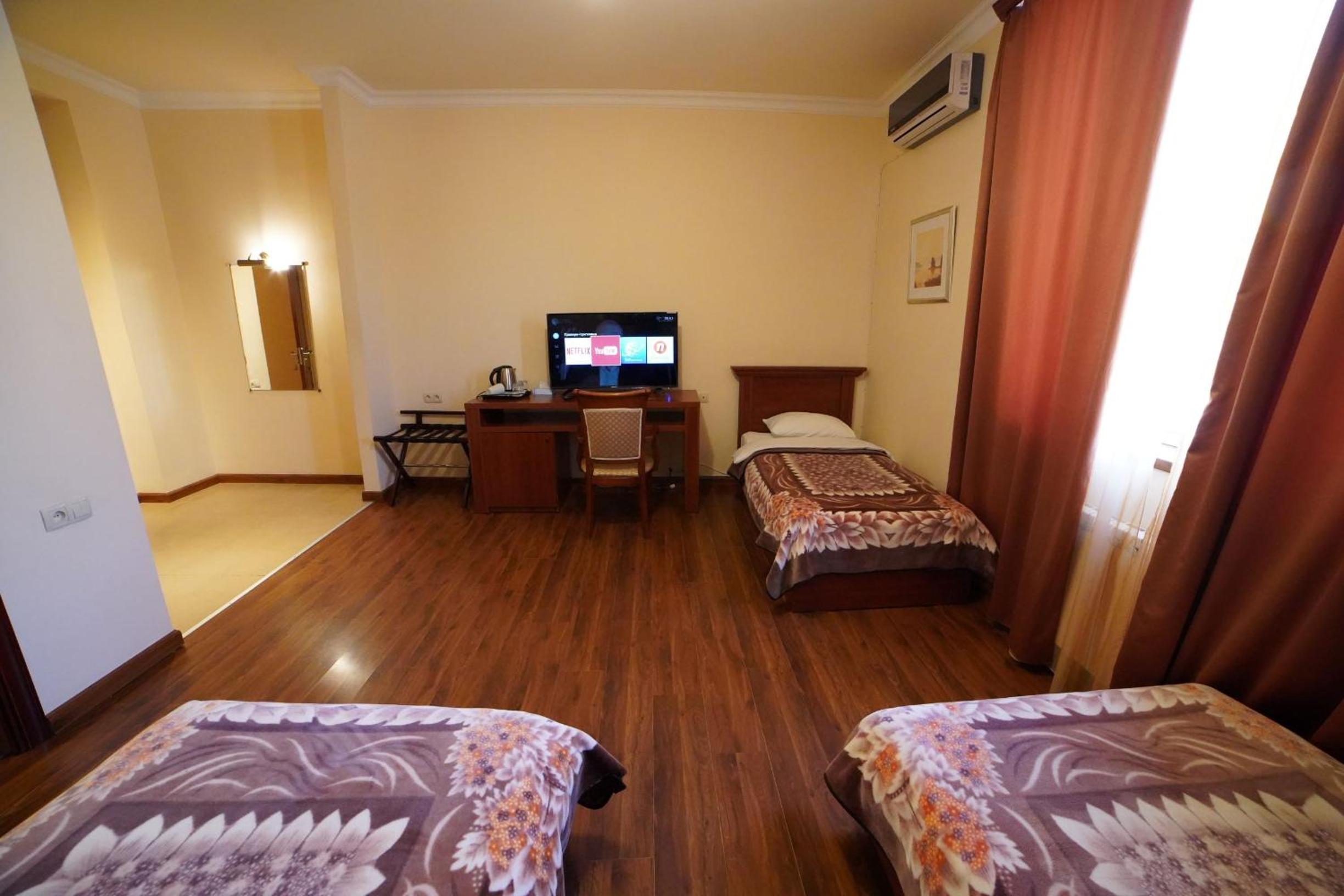 Classic Triple Room photo 2