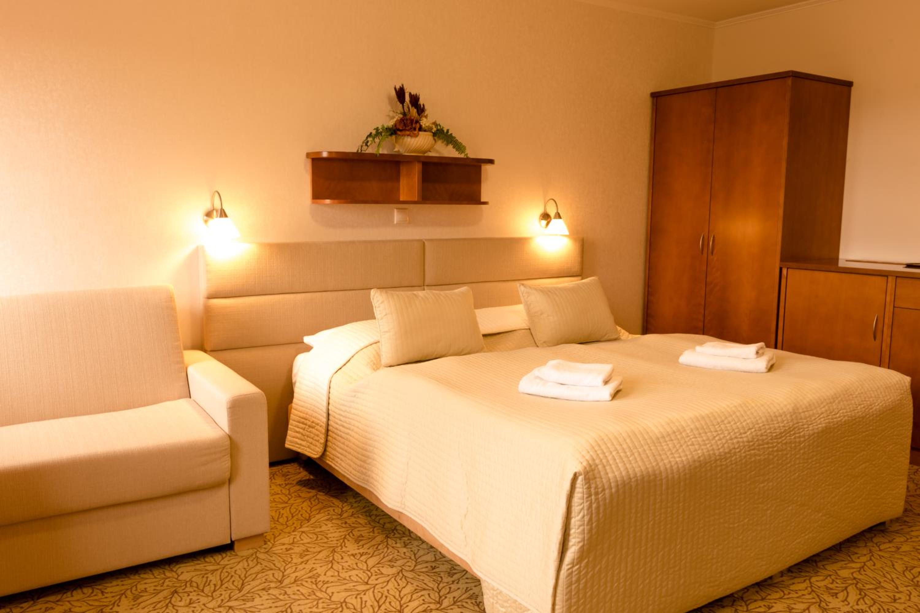 Double Room with Extra Bed photo 1