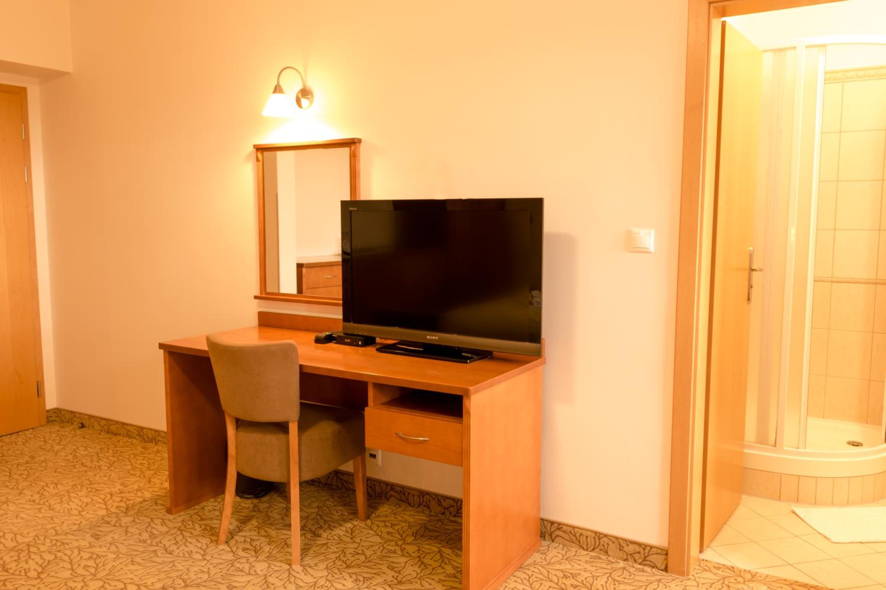 Double Room with Extra Bed photo 2