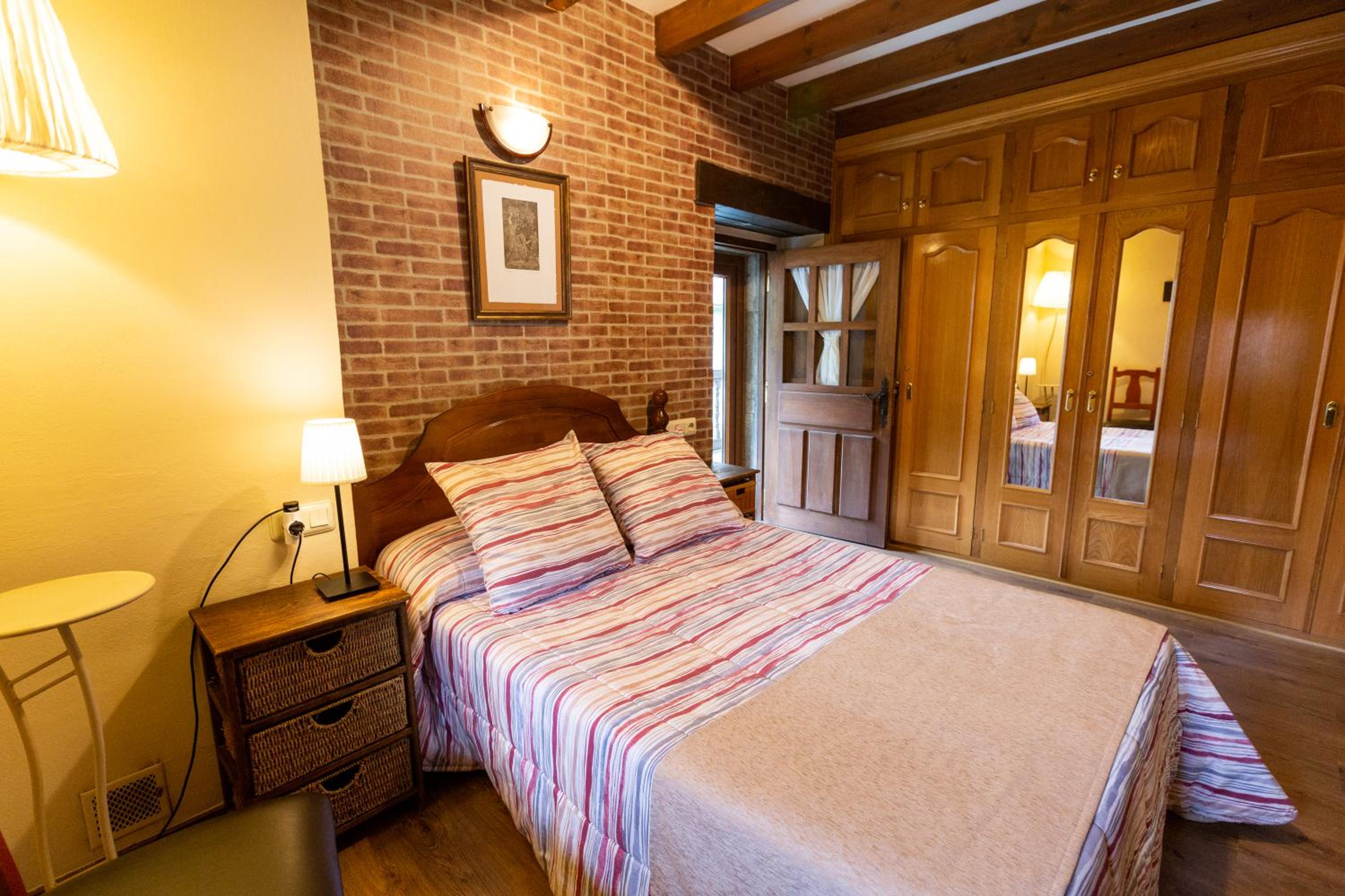 Double or Twin Room - Photo 9