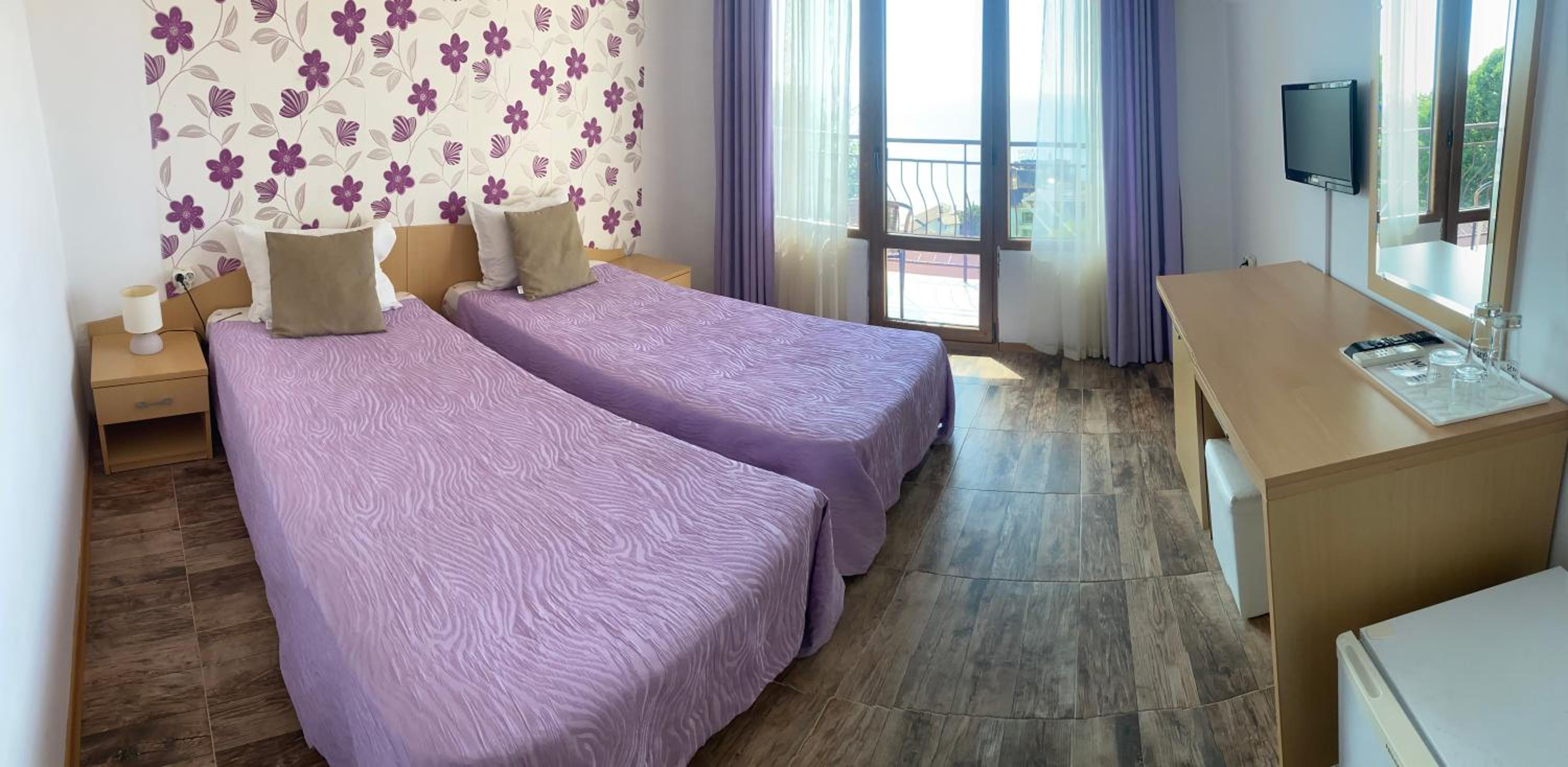Twin Room with Balcony and Sea View photo 3