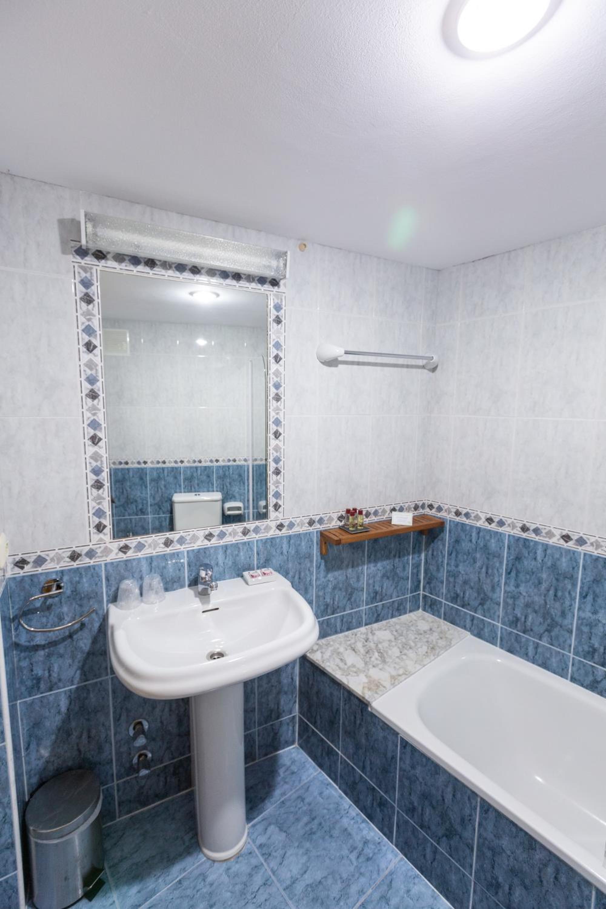 Double or Twin Room - Photo 25