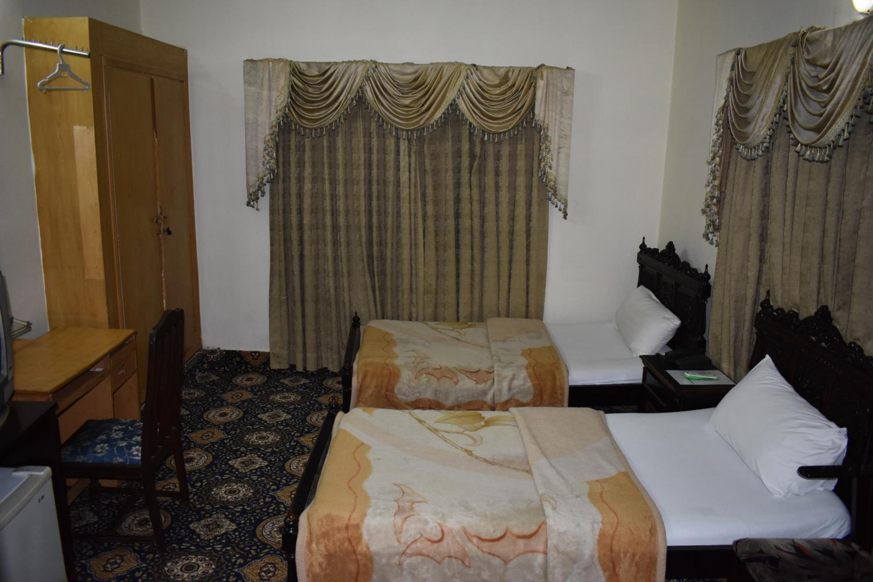Twin Room - Photo 3