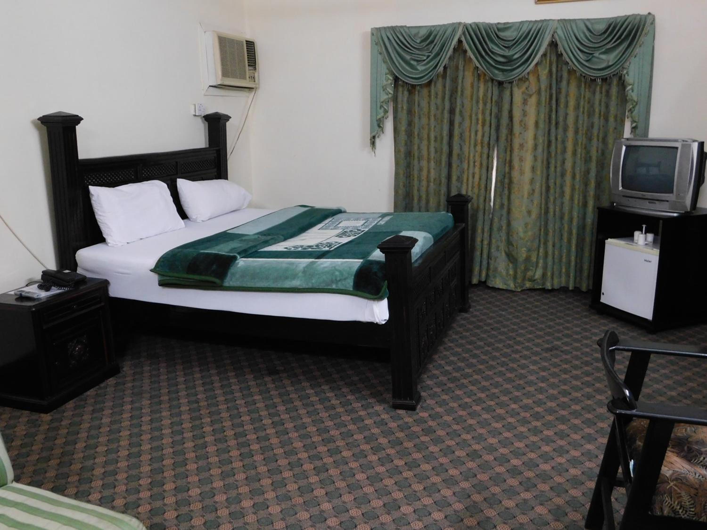 Deluxe Room - Photo 9